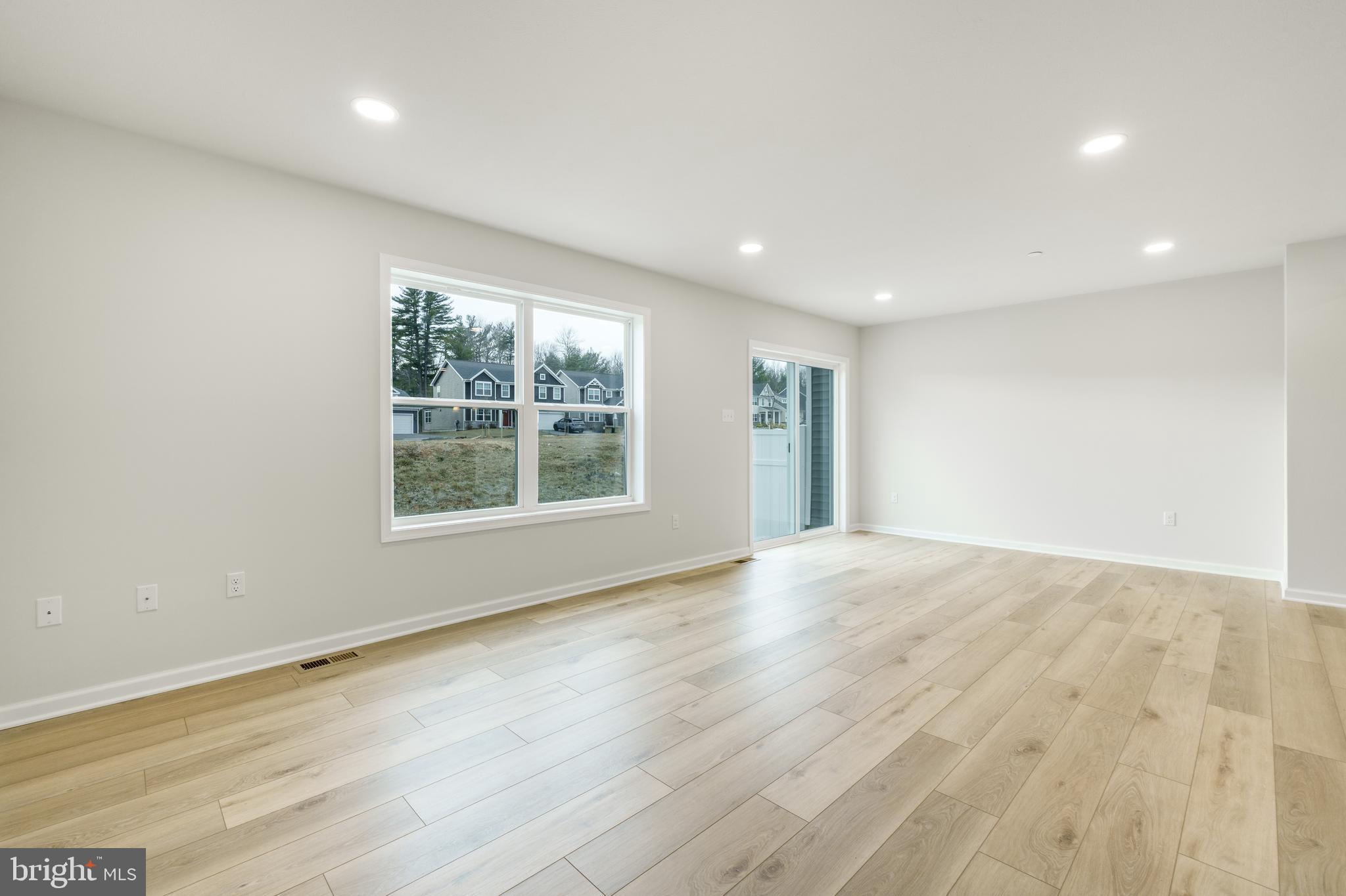 GRAYS POINTE - Residential