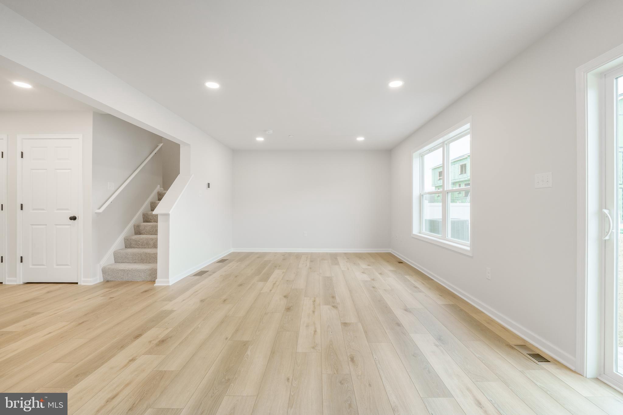 GRAYS POINTE - Residential