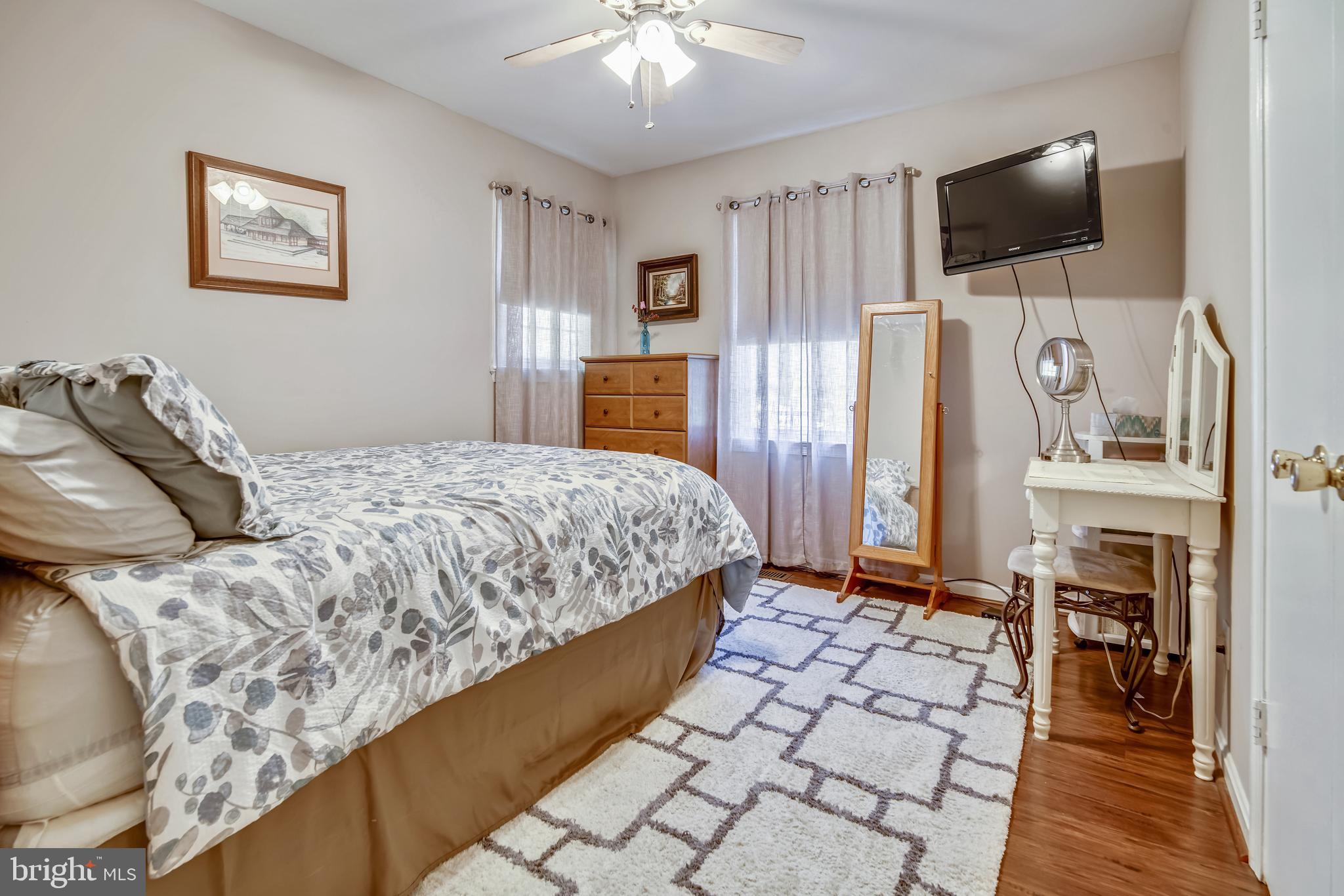 COUNTRY LAKES - Residential