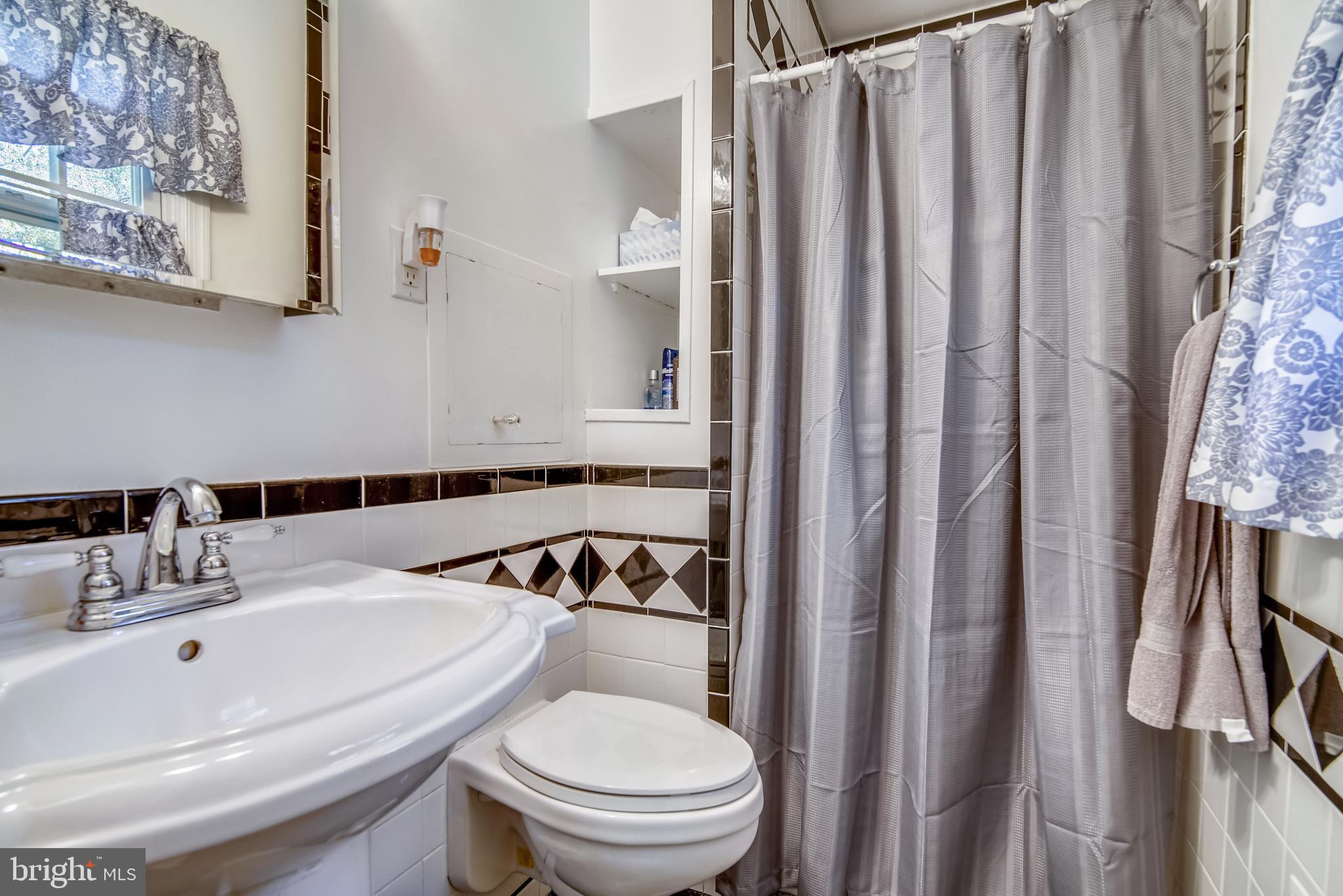 COUNTRY LAKES - Residential