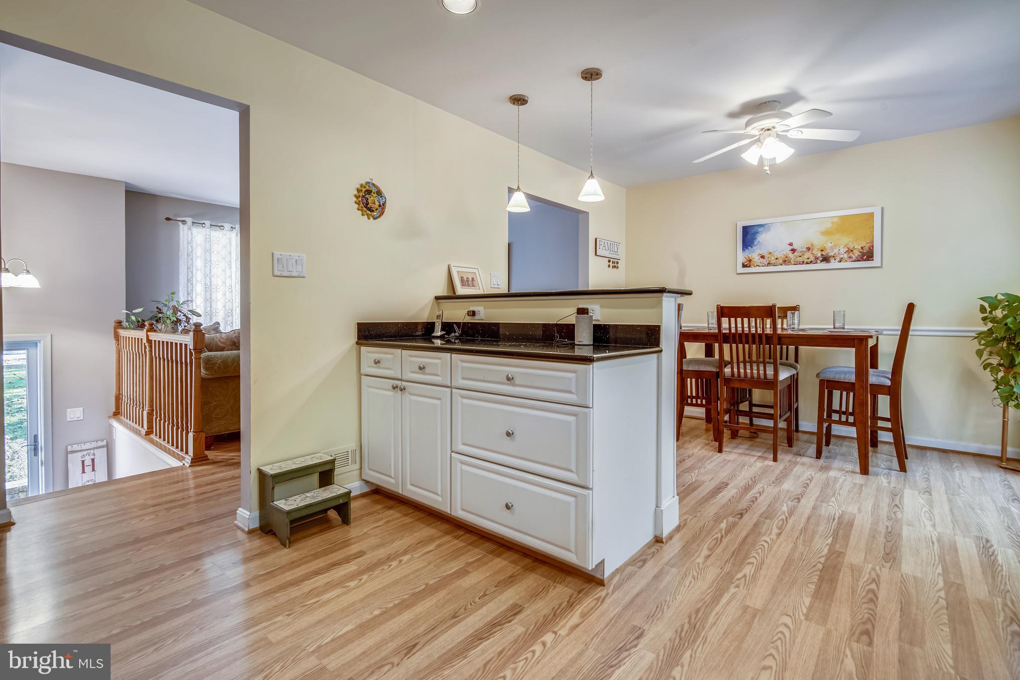 COUNTRY LAKES - Residential