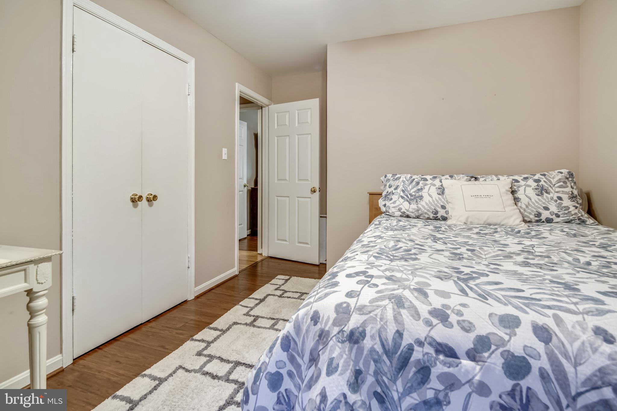 COUNTRY LAKES - Residential