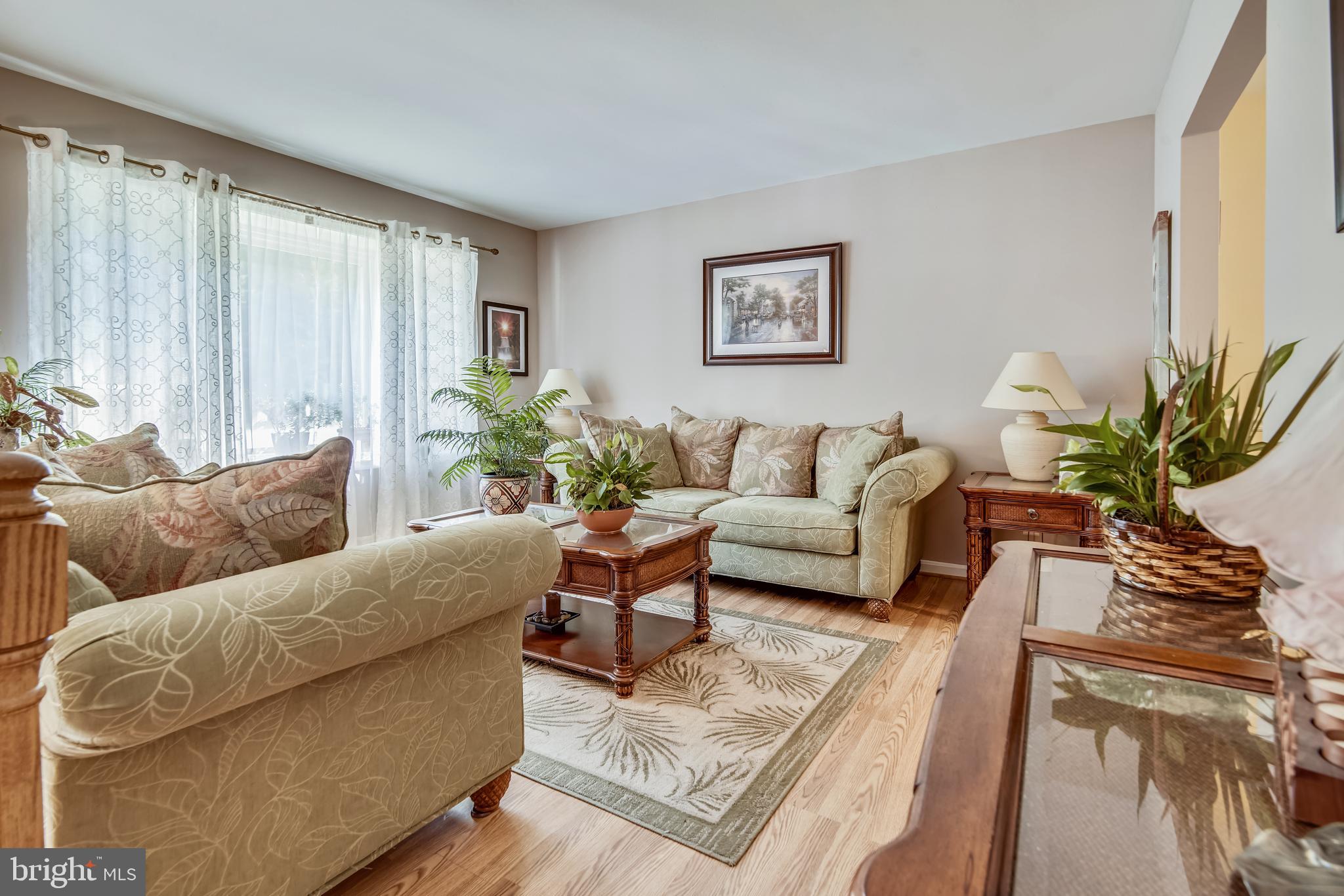 COUNTRY LAKES - Residential