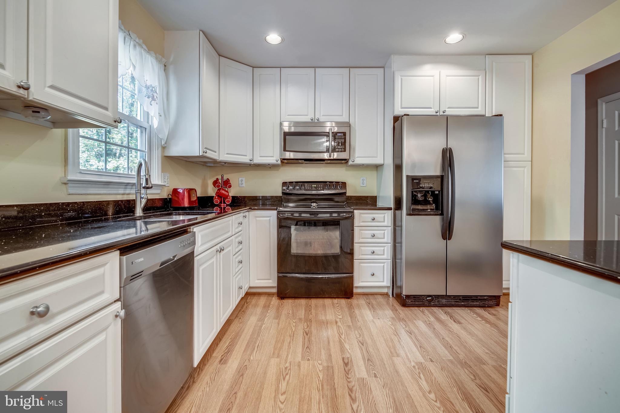 COUNTRY LAKES - Residential