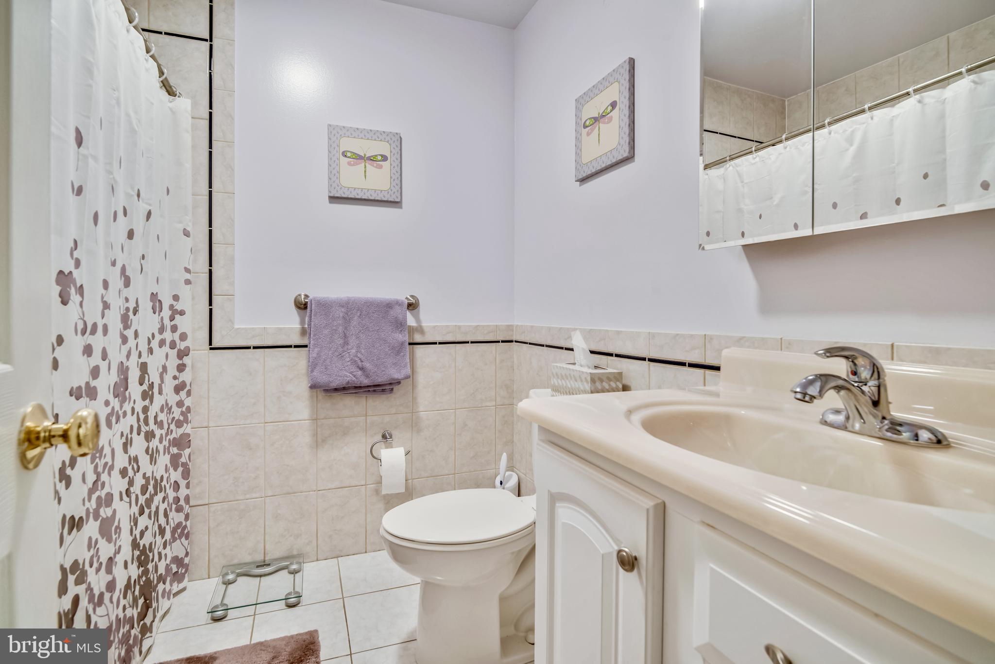 COUNTRY LAKES - Residential