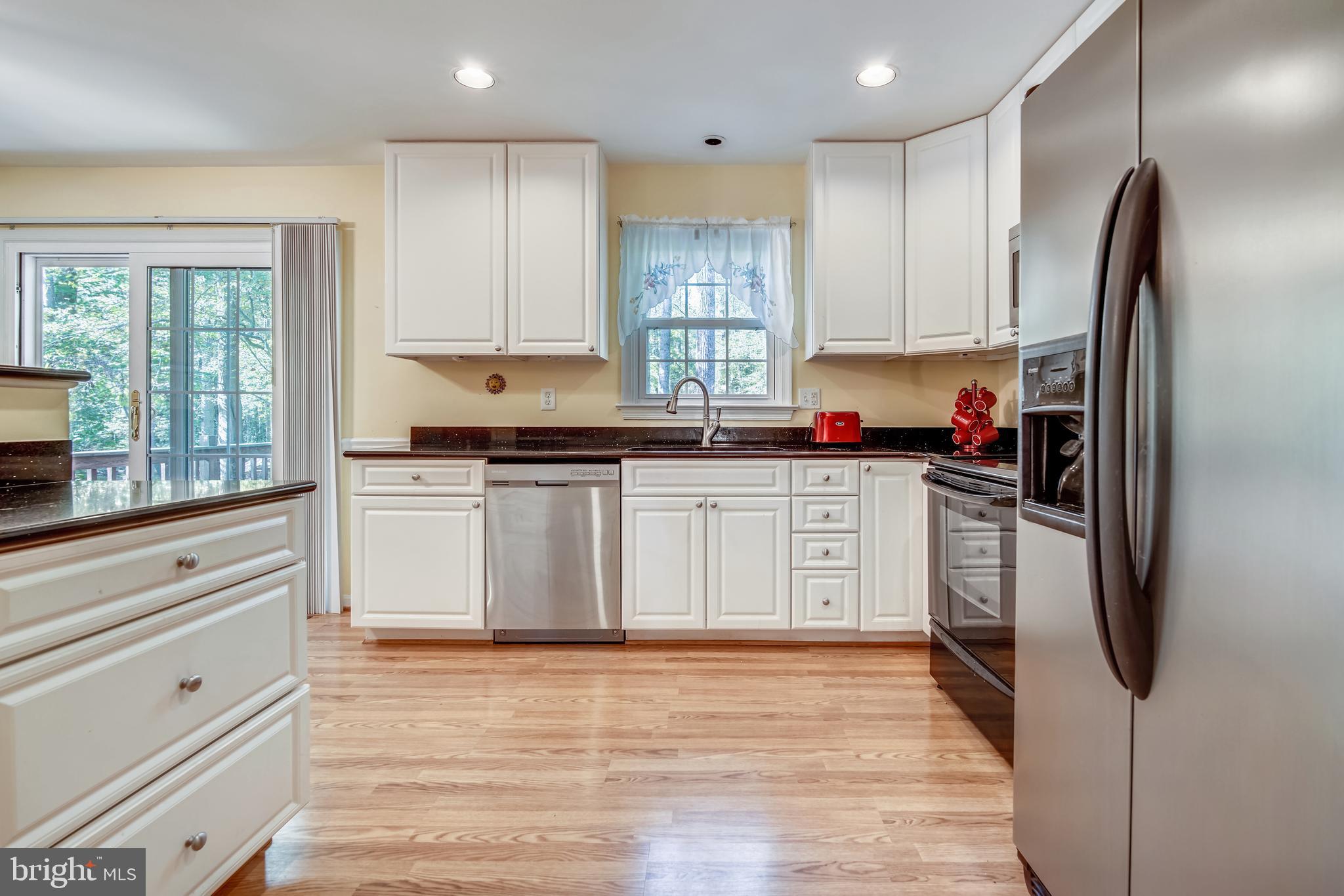 COUNTRY LAKES - Residential