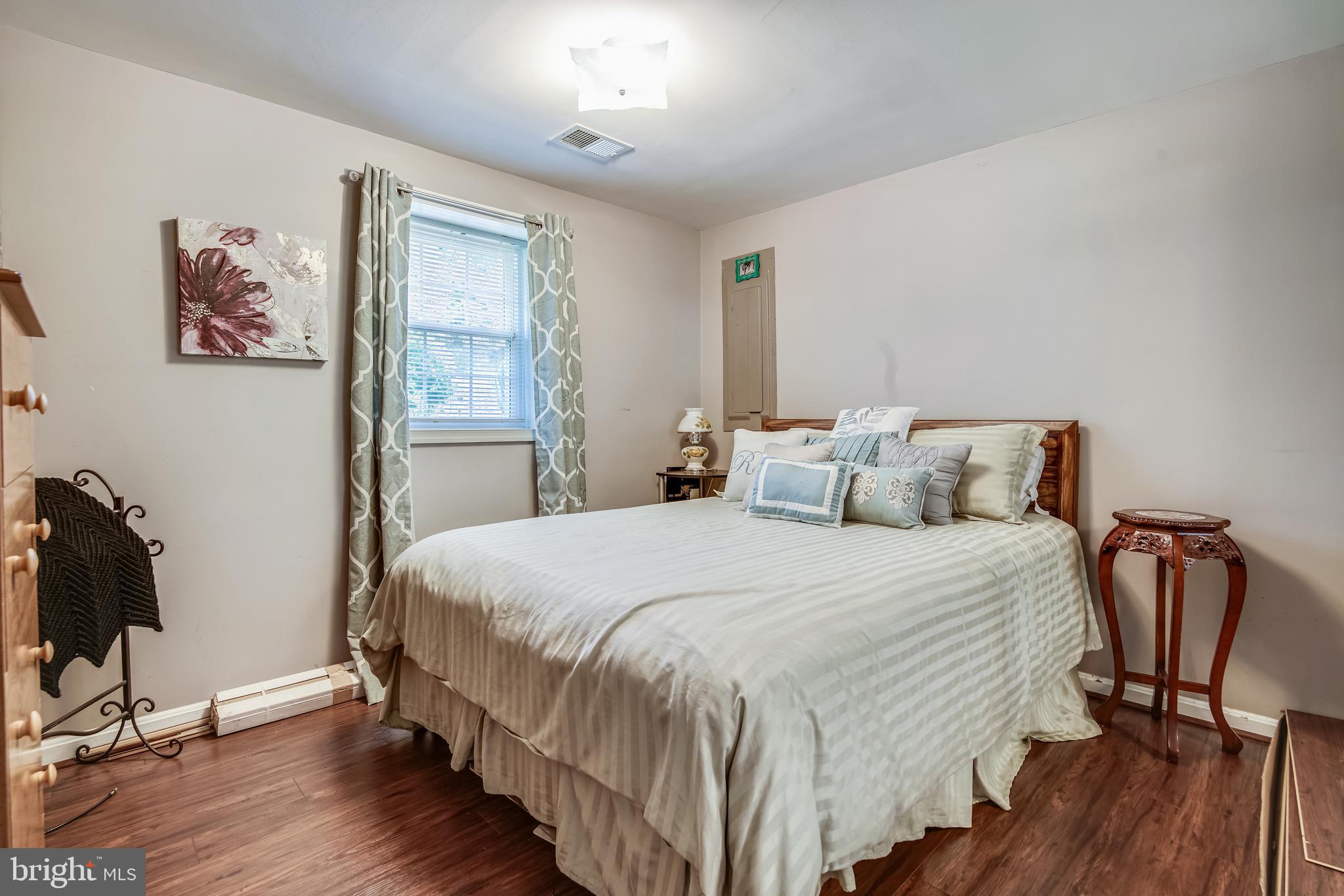 COUNTRY LAKES - Residential