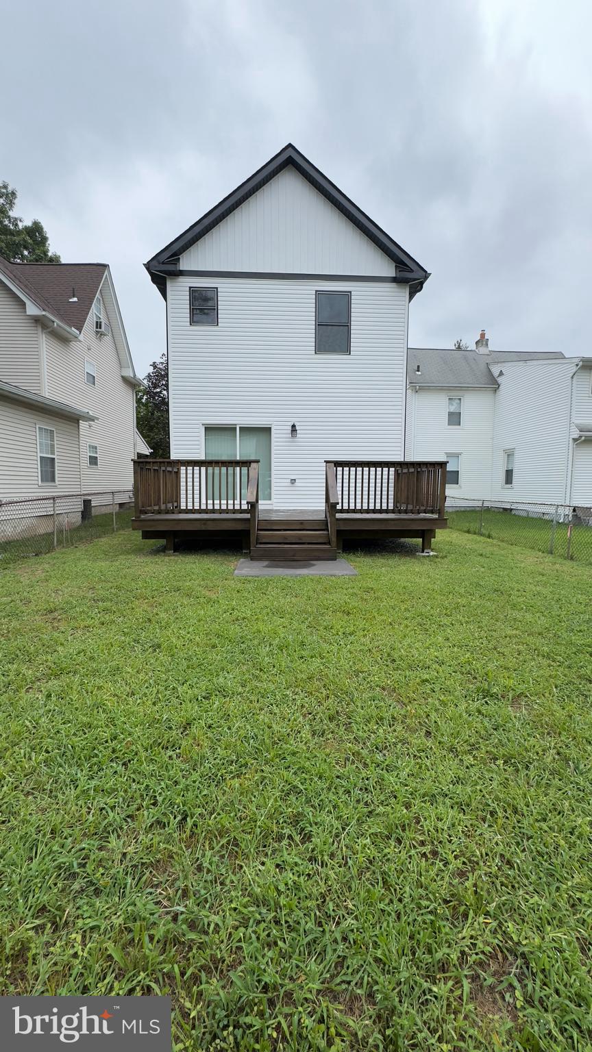 465 LAUREL STREET