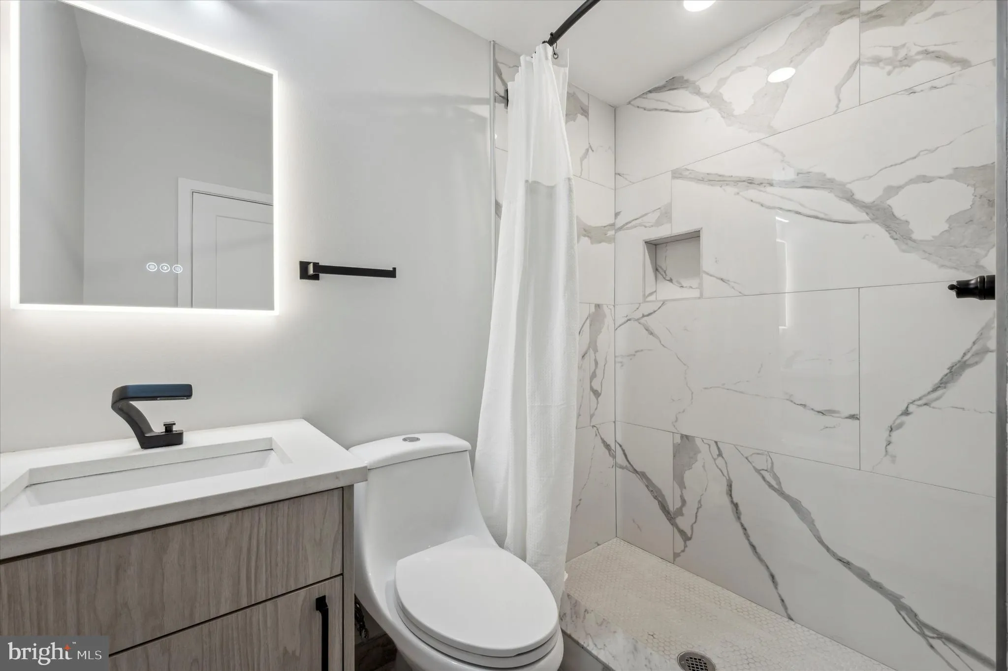 Philadelphia, Pennsylvania 19104, United States, 6 Bedrooms Bedrooms, ,Residential,Active,98656