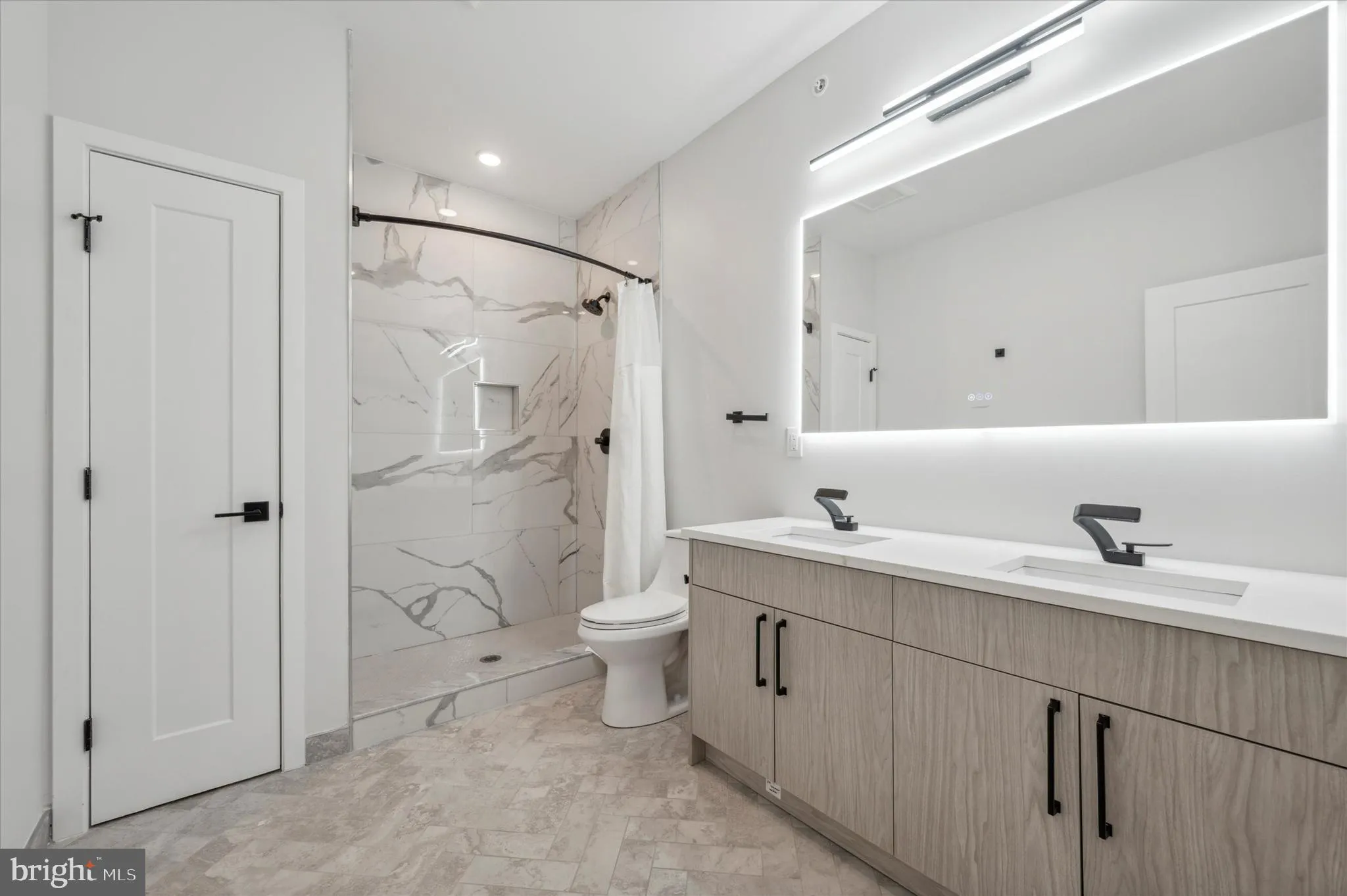Philadelphia, Pennsylvania 19104, United States, 6 Bedrooms Bedrooms, ,Residential,Active,98656