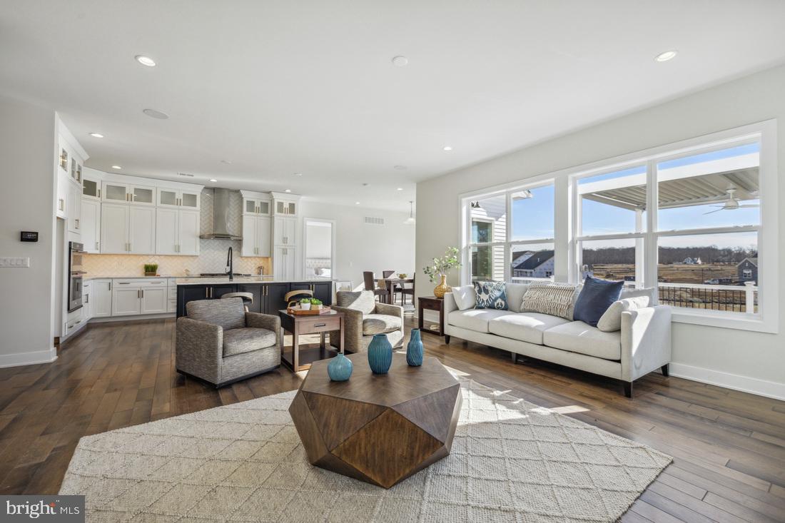 REGENCY AT WATERSIDE - Residential