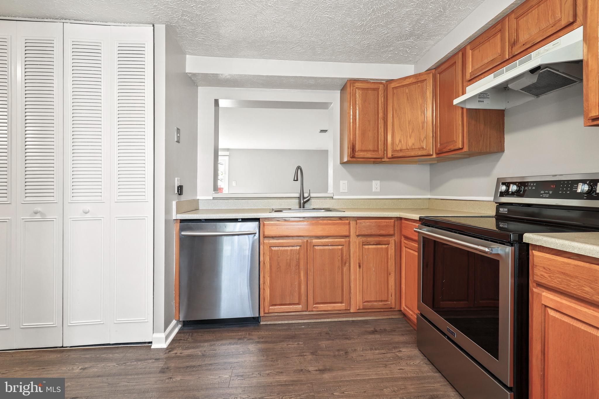 CAMBRIDGE SQUARE - Residential Lease