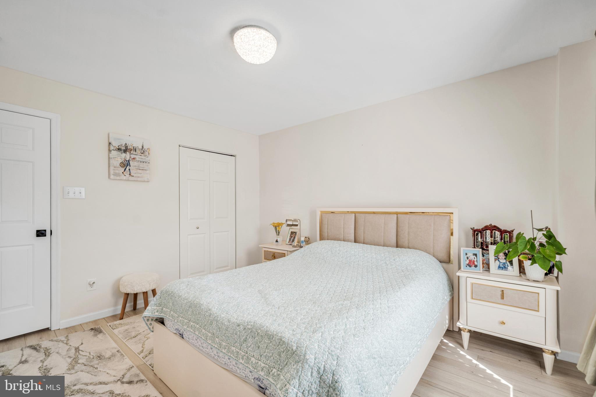 COUNTRY CLUB - Residential