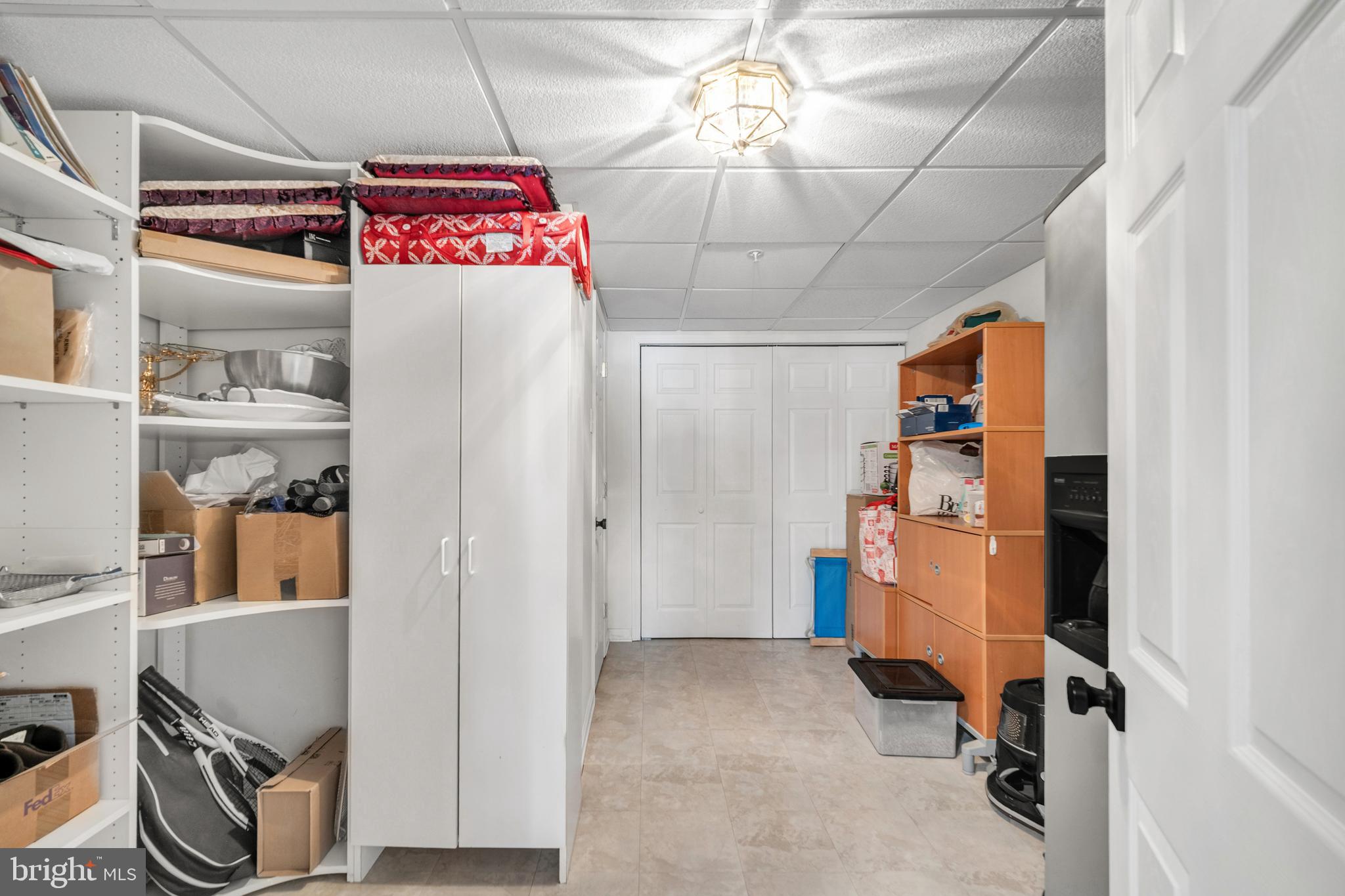 COUNTRY CLUB - Residential