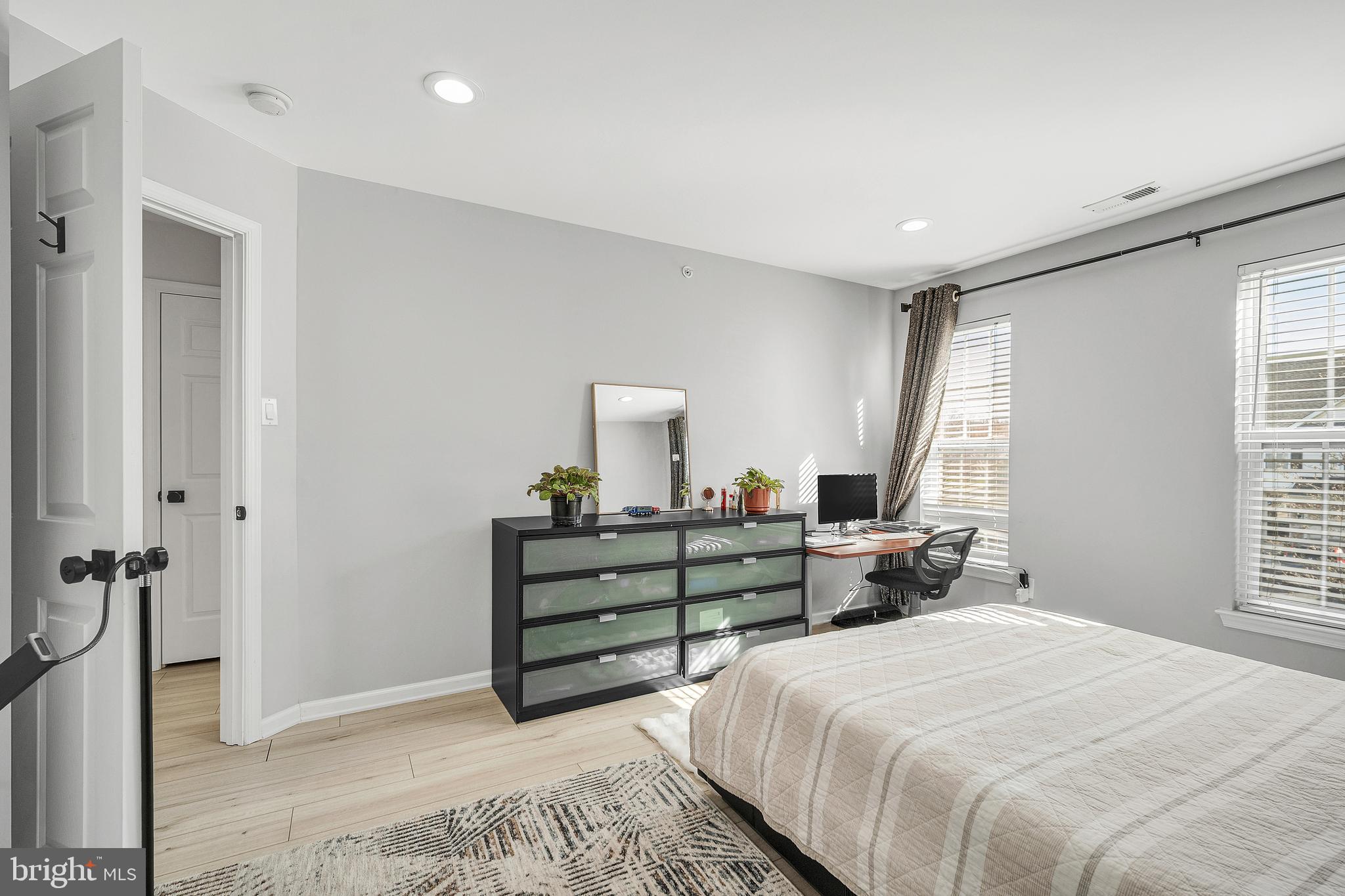 COUNTRY CLUB - Residential