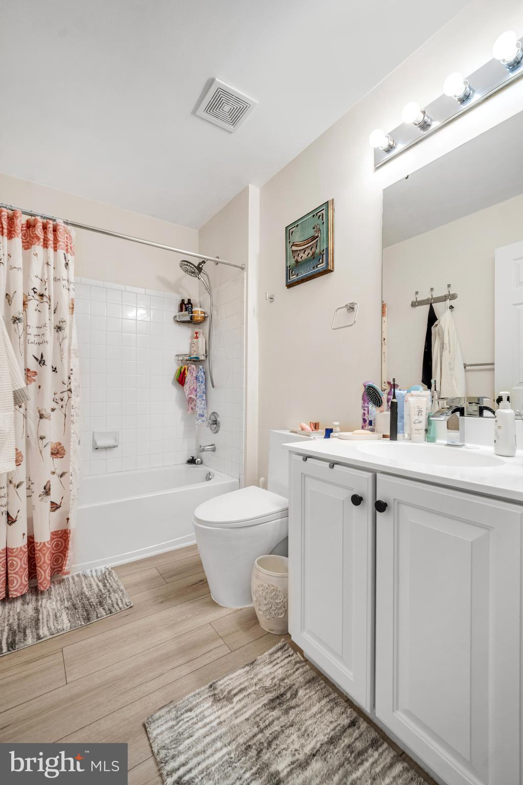 COUNTRY CLUB - Residential