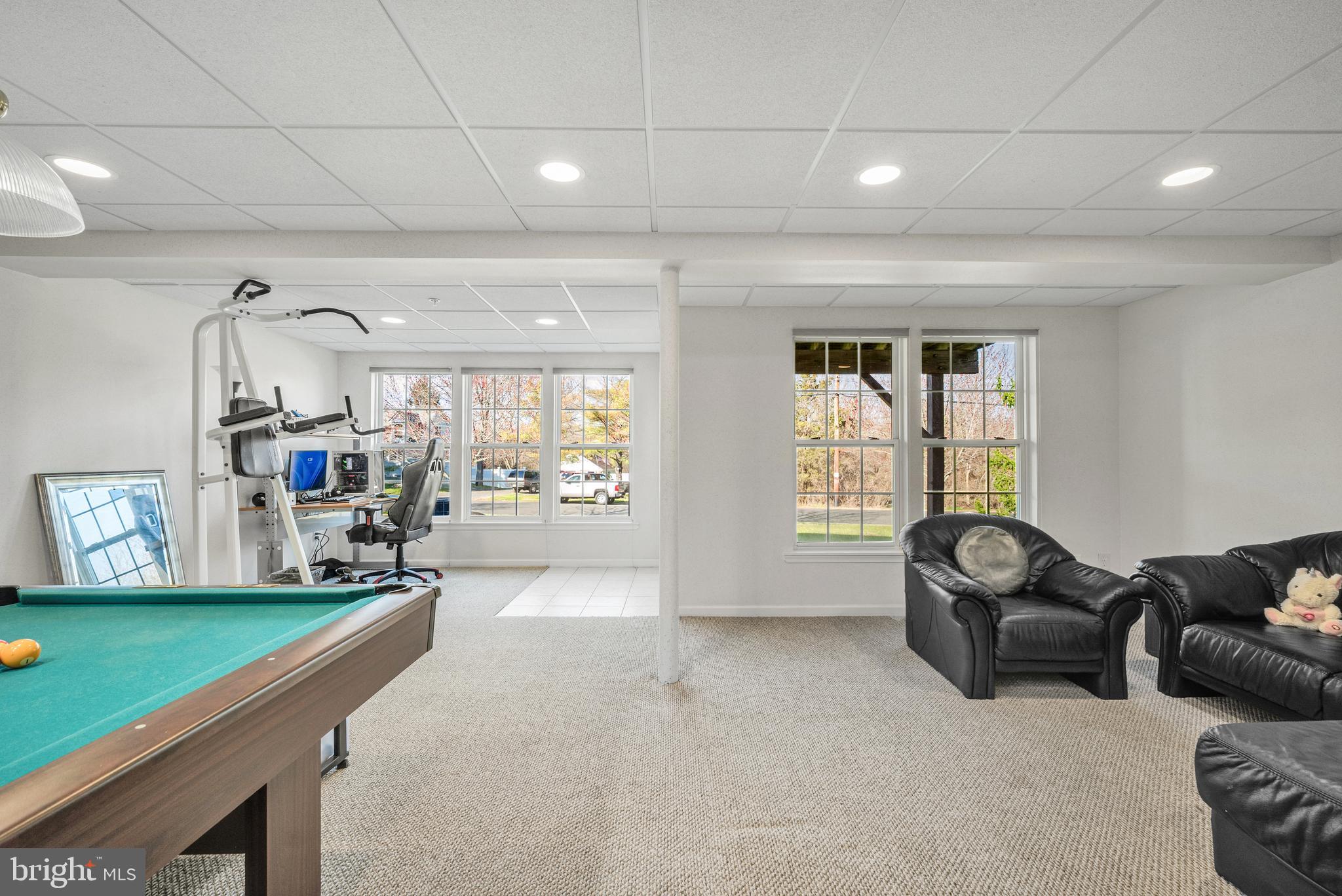 COUNTRY CLUB - Residential