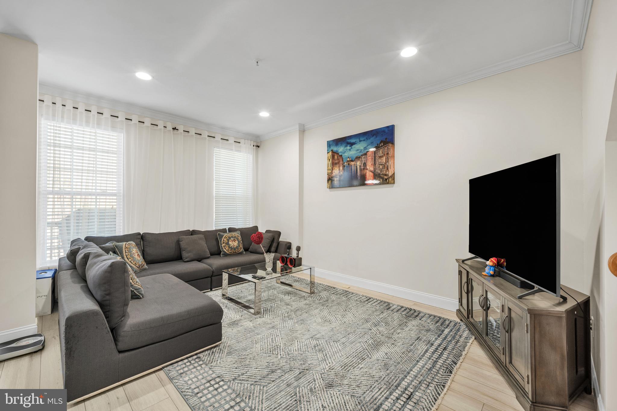 COUNTRY CLUB - Residential