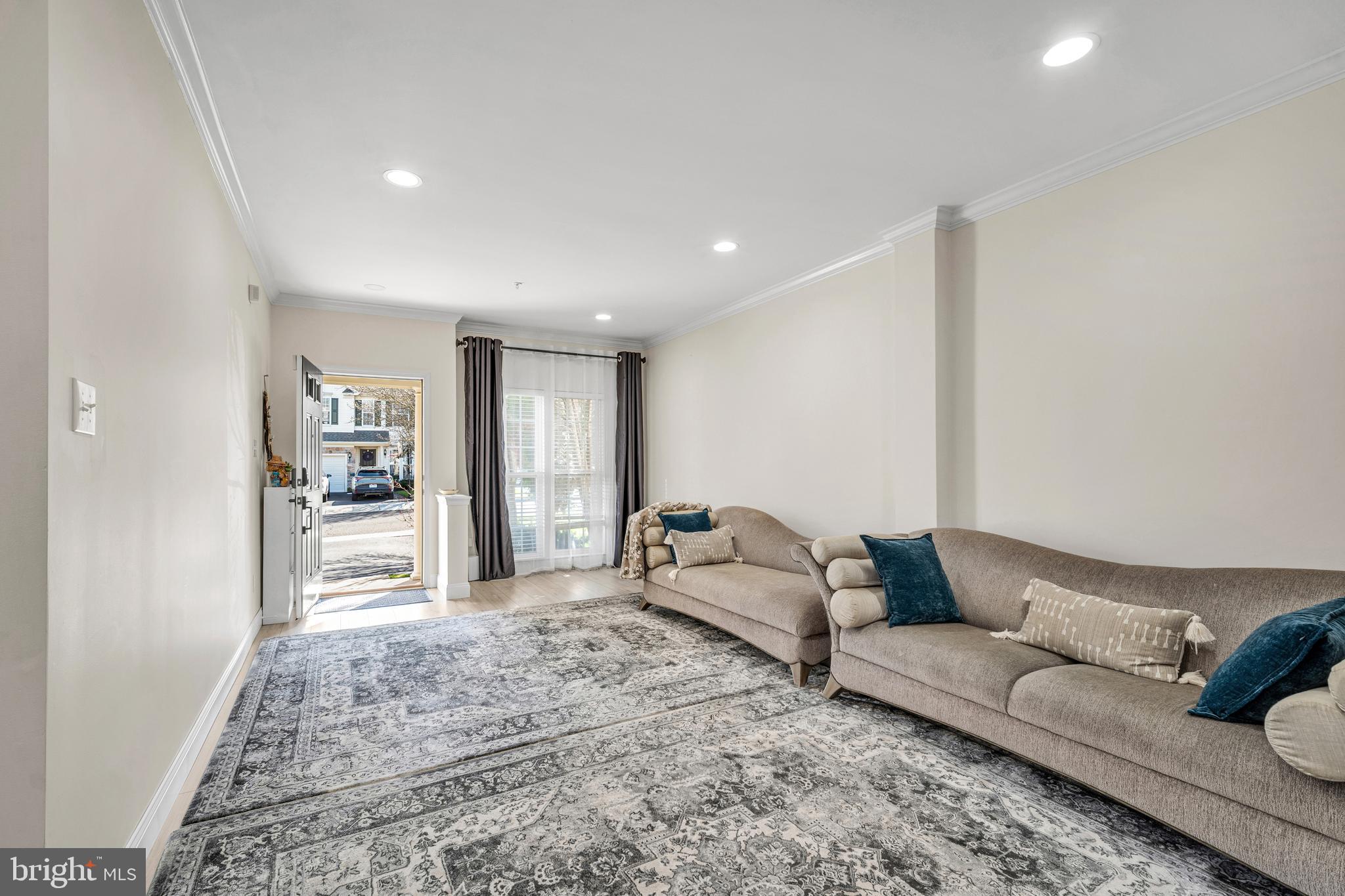 COUNTRY CLUB - Residential