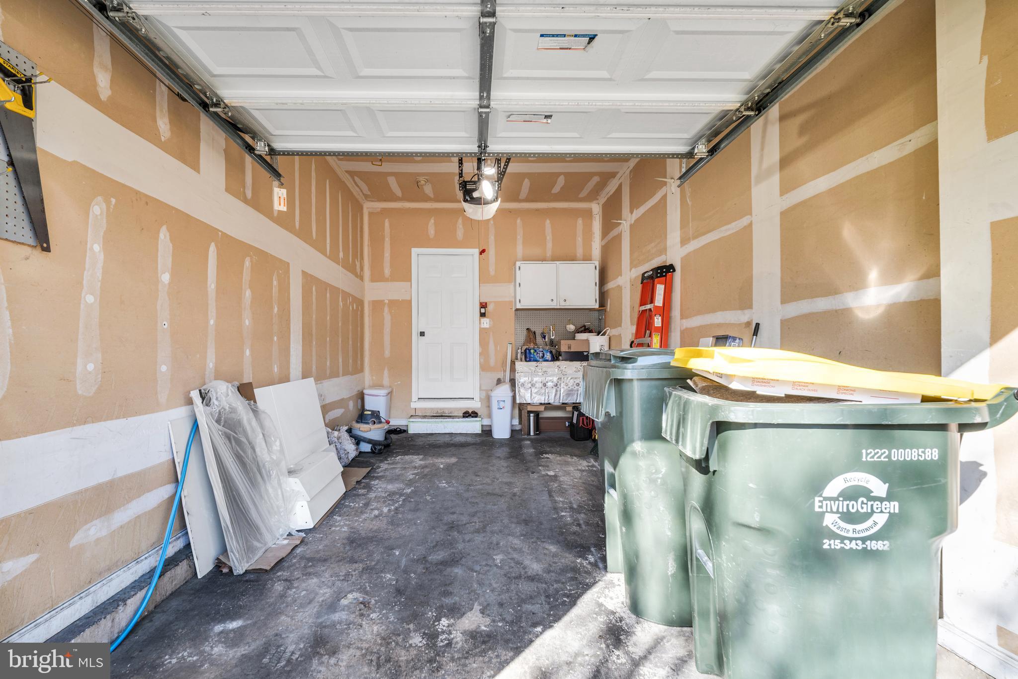 COUNTRY CLUB - Residential