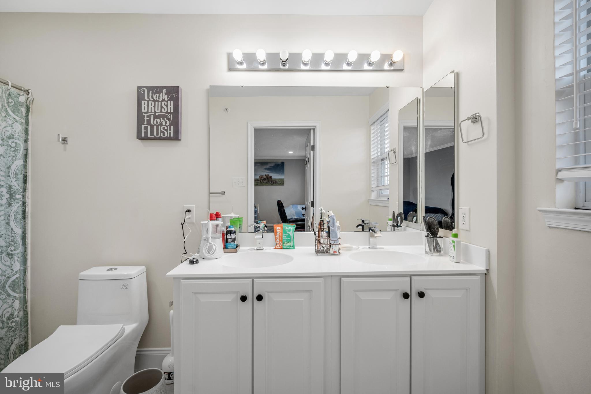 COUNTRY CLUB - Residential