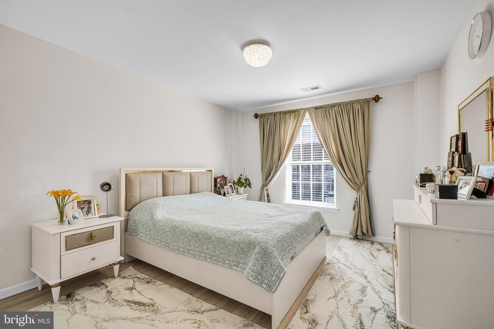 COUNTRY CLUB - Residential