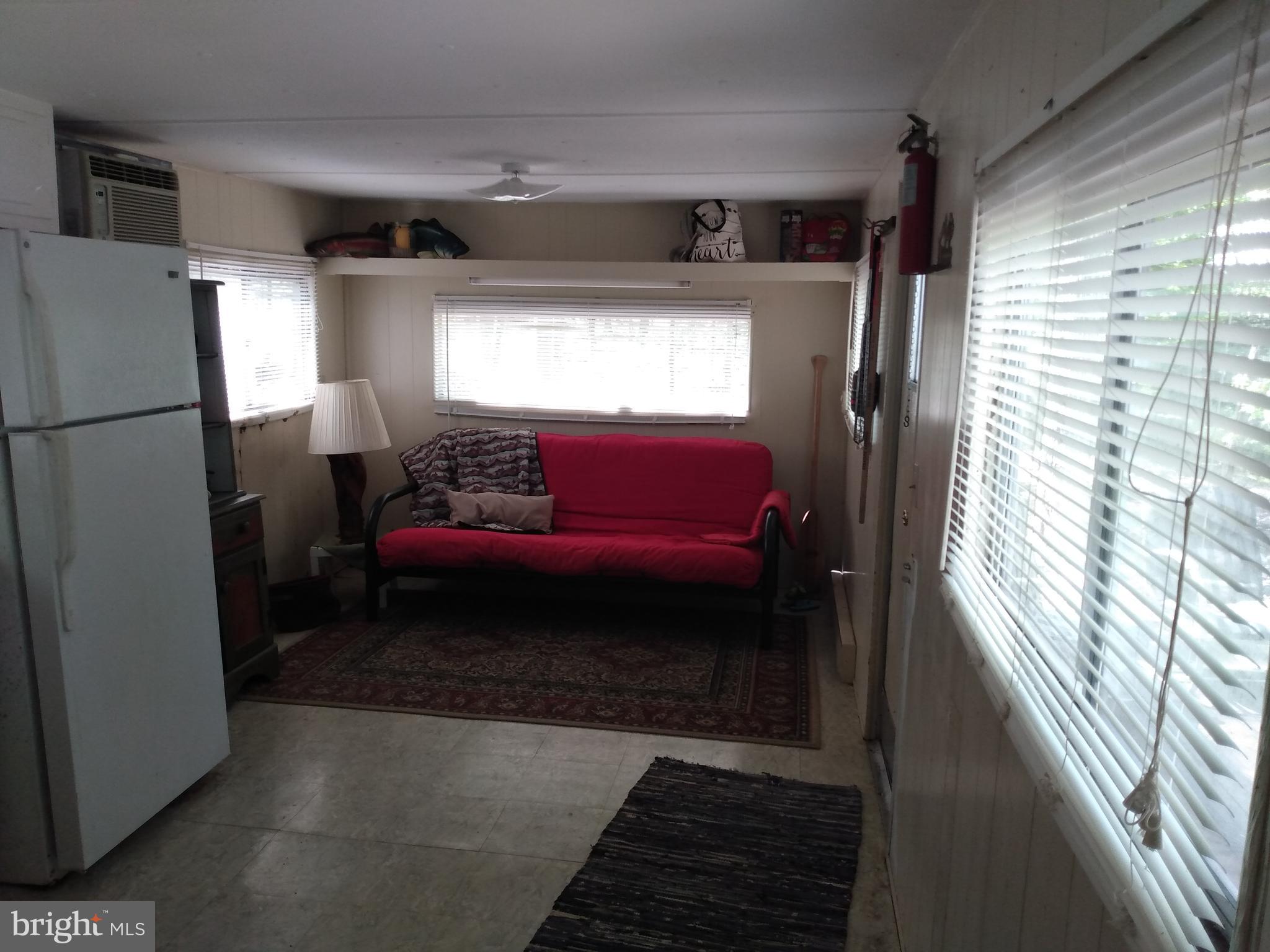 BRIARY BOTTOM - Land