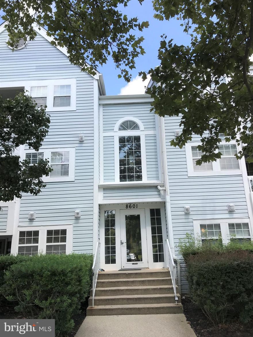 Beautiful 3 bedroom 2 bath condo in quiet neighborhood of Montgomery Run. Open kitchen with 42" cabinets and full-sized washer/dryer. Located on mid-level rear of building with private deck facing trees.  Ample parking with assigned space. Convenient to community pool and tot lot. Condo fee covers water, most exterior maintenance, snow removal and pool. Great for commuting close to 100, shopping