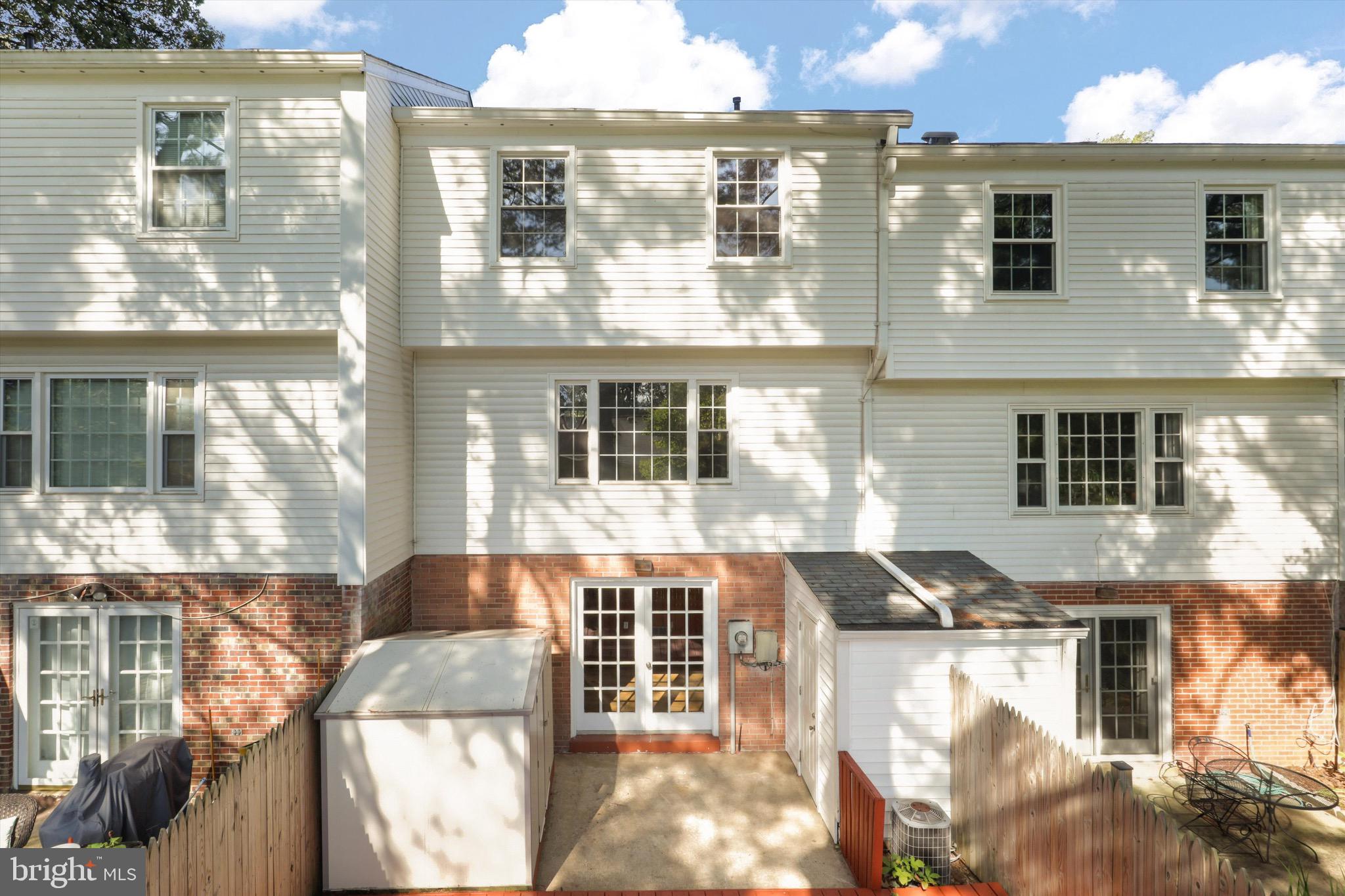 CARDINAL SQUARE - Residential Lease