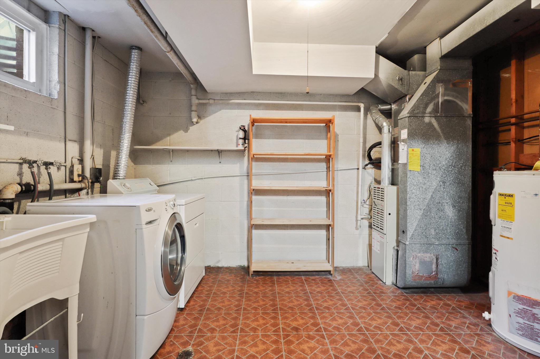 CARDINAL SQUARE - Residential Lease