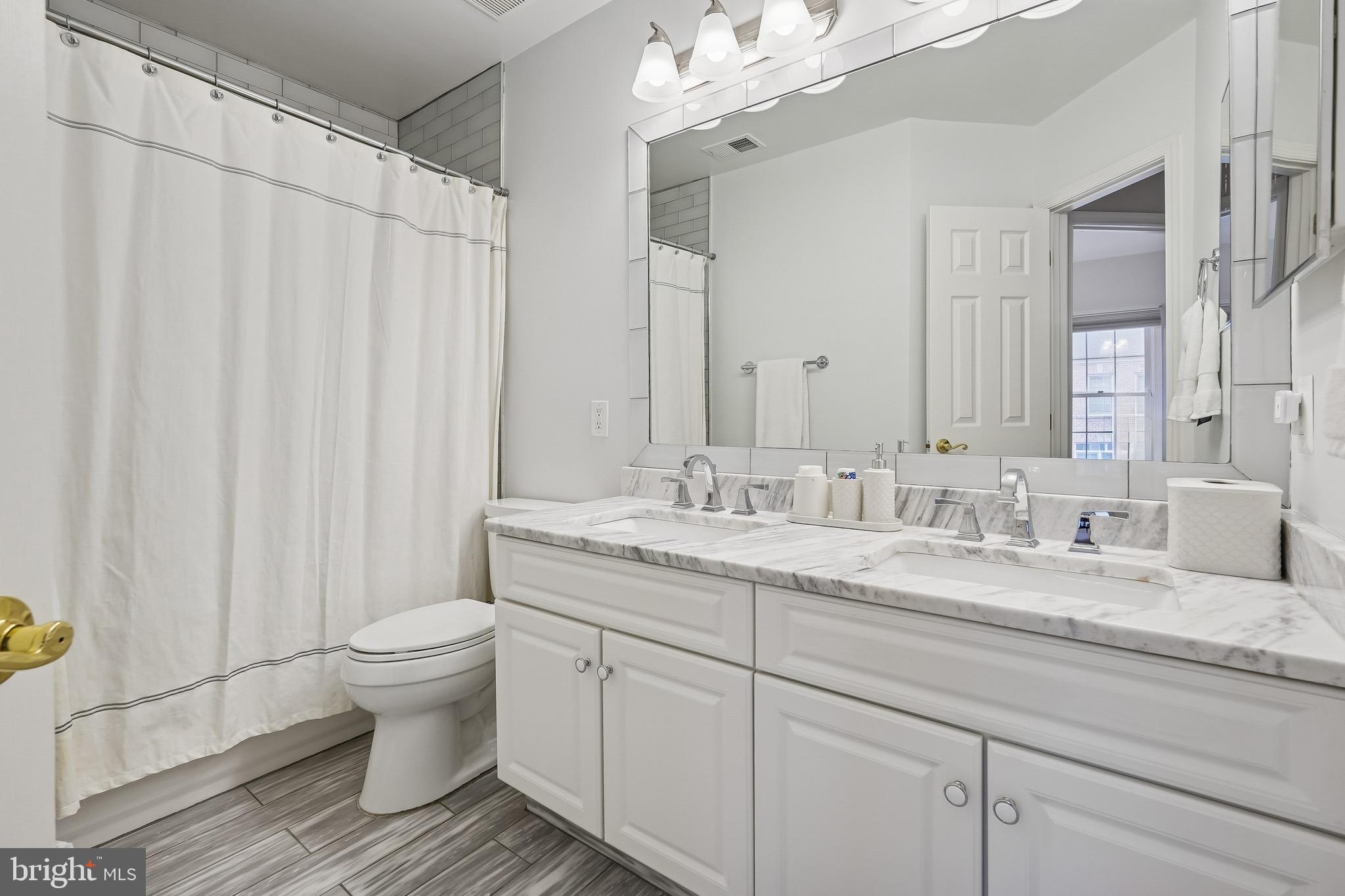 TOWER OAKS - Residential