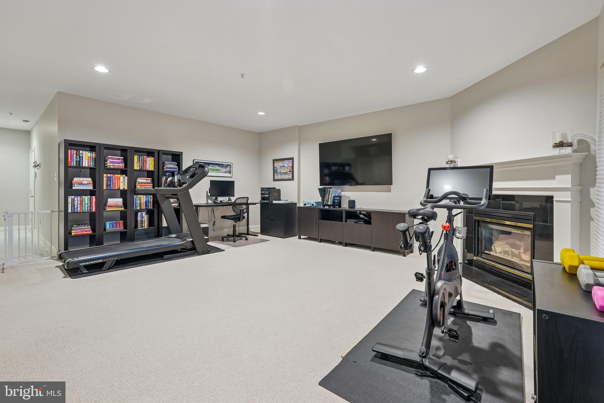 TOWER OAKS - Residential