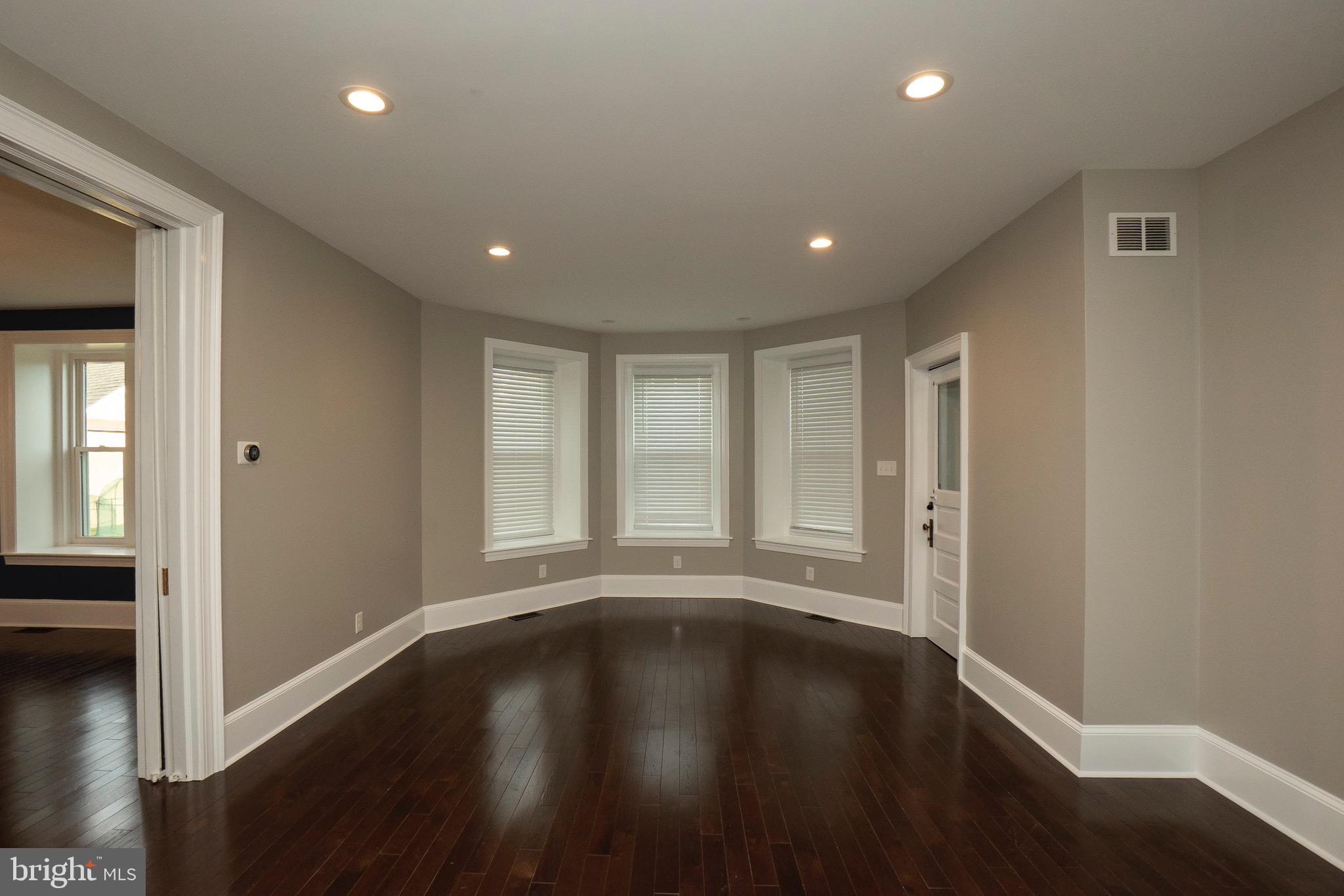 LANSDOWNE - Residential Income