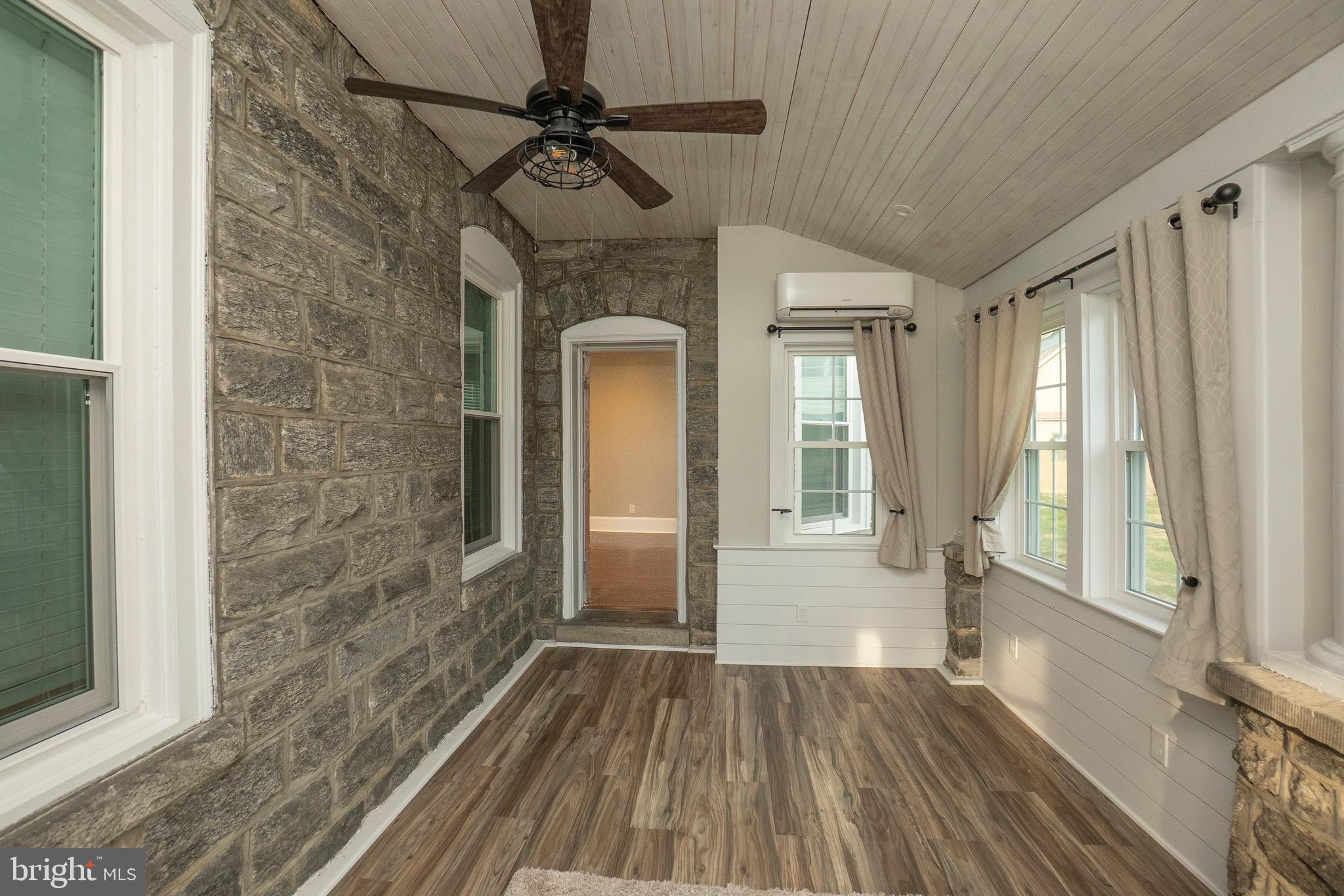 LANSDOWNE - Residential Income