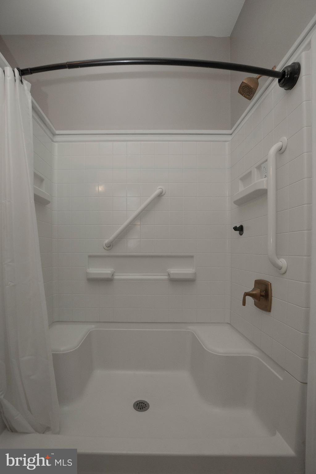 LANSDOWNE - Residential Income