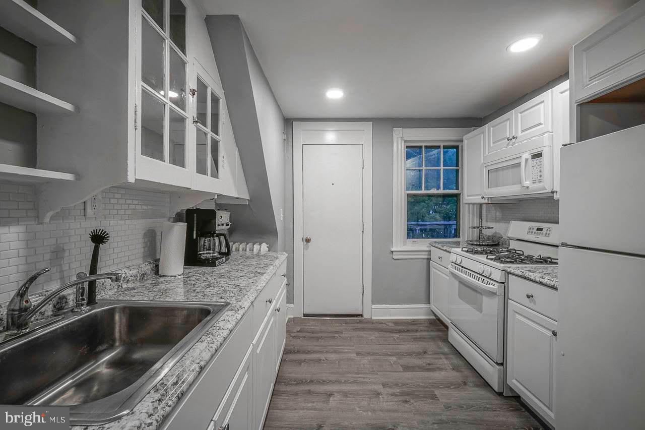 LANSDOWNE - Residential Income