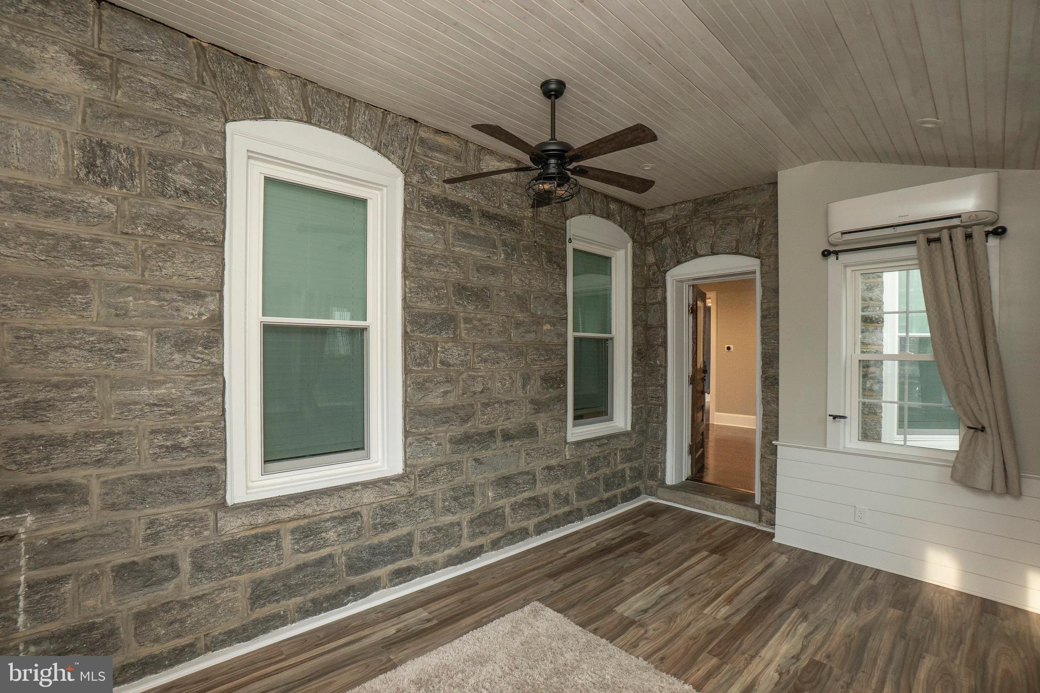 LANSDOWNE - Residential Income