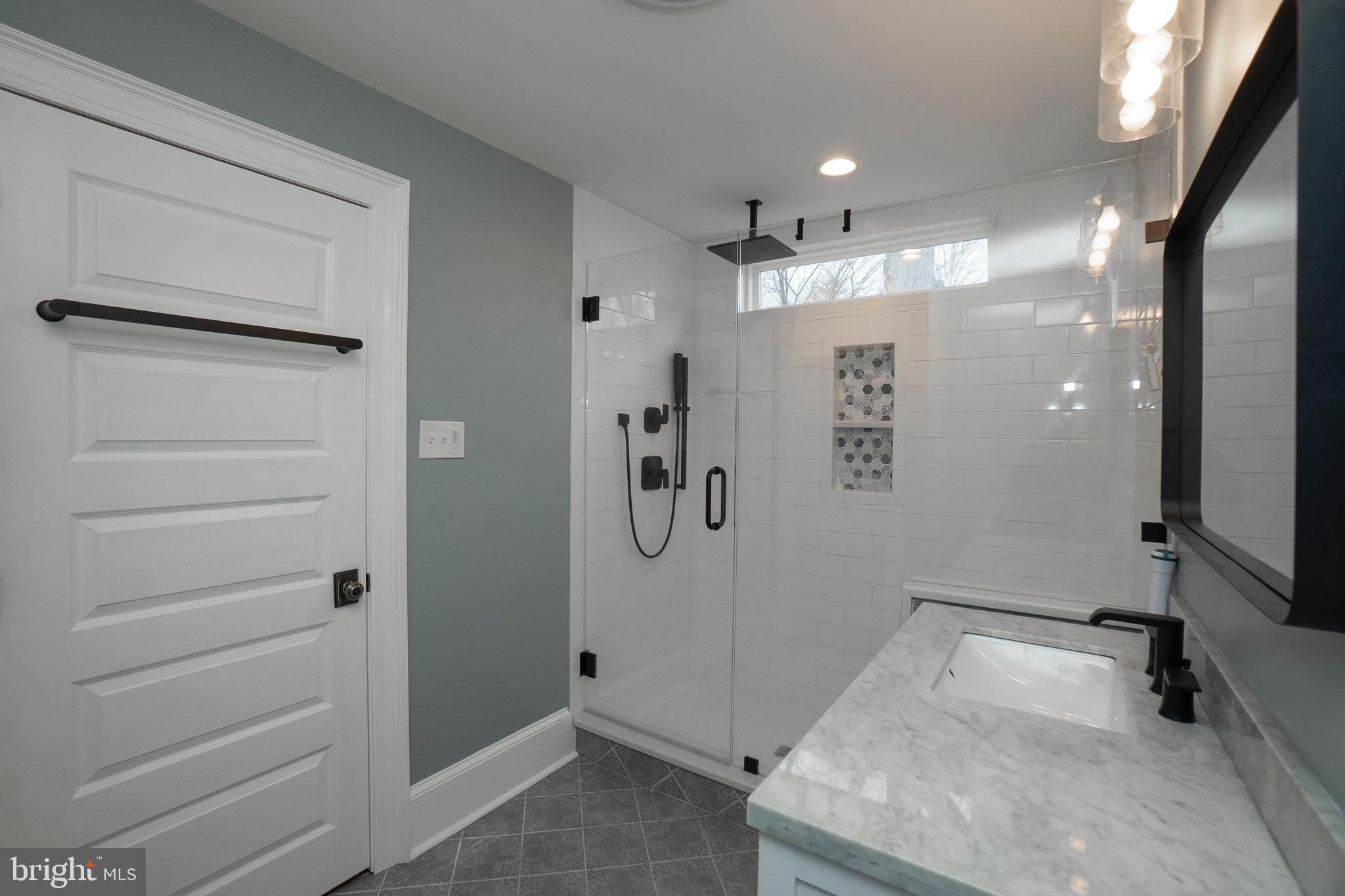 LANSDOWNE - Residential Income