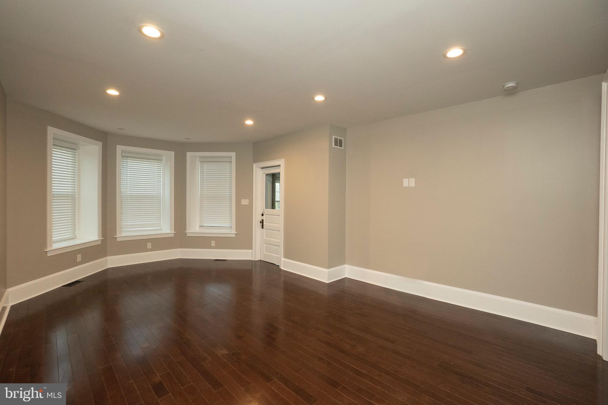 LANSDOWNE - Residential Income