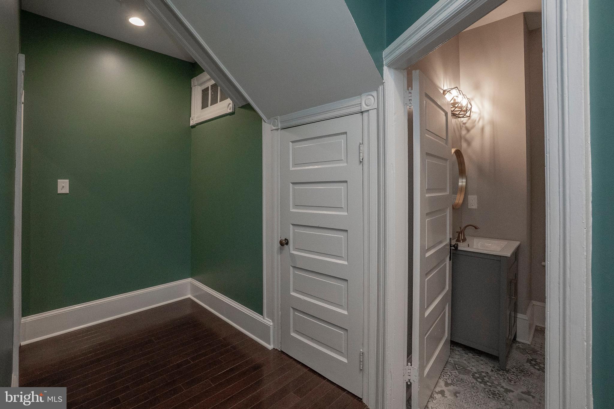 LANSDOWNE - Residential Income