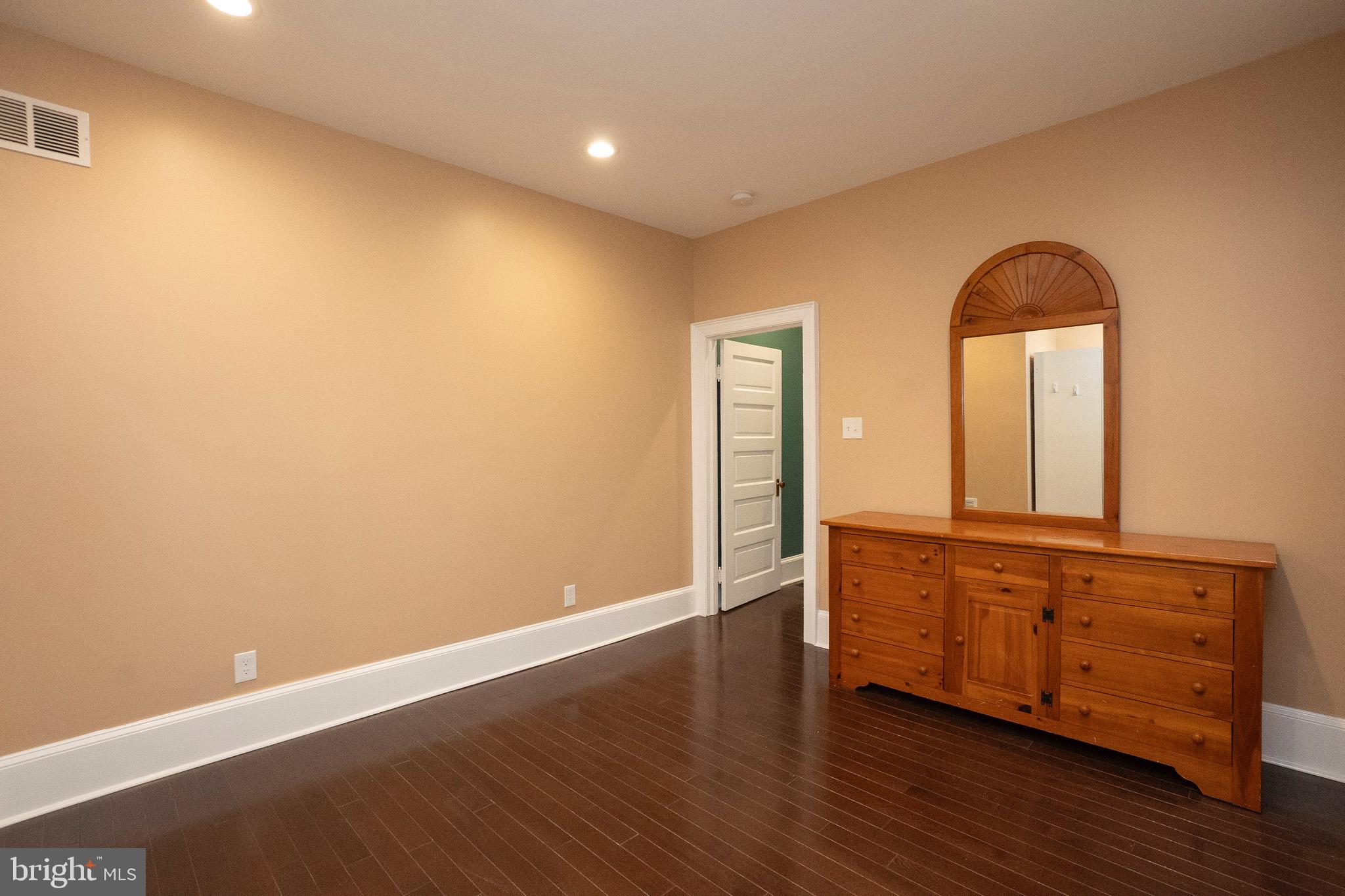 LANSDOWNE - Residential Income