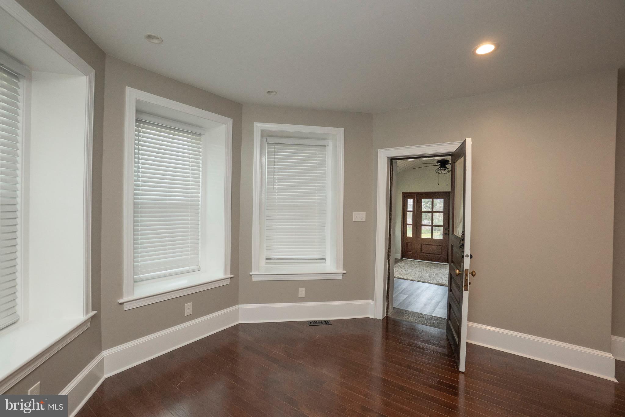 LANSDOWNE - Residential Income