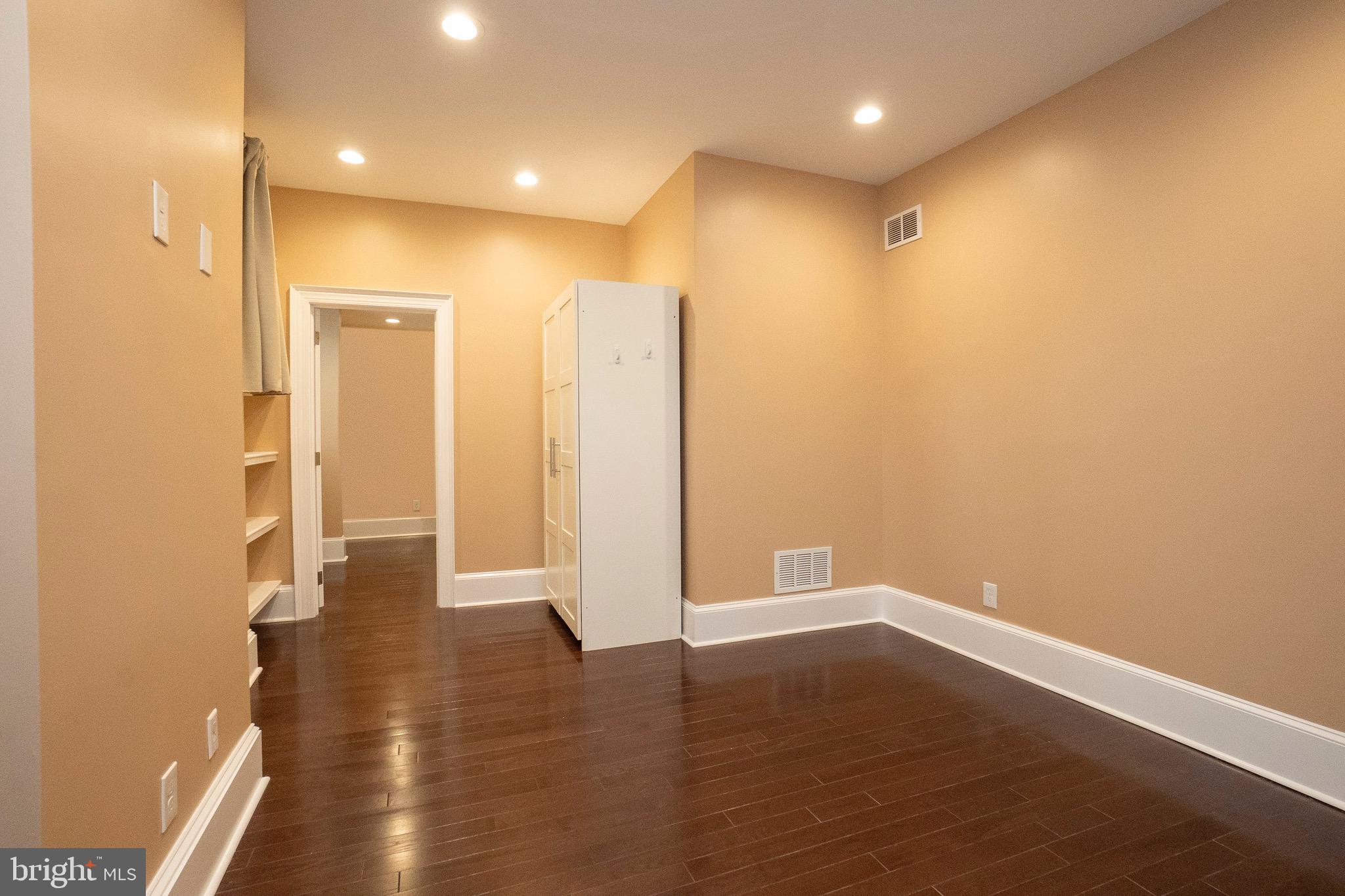 LANSDOWNE - Residential Income