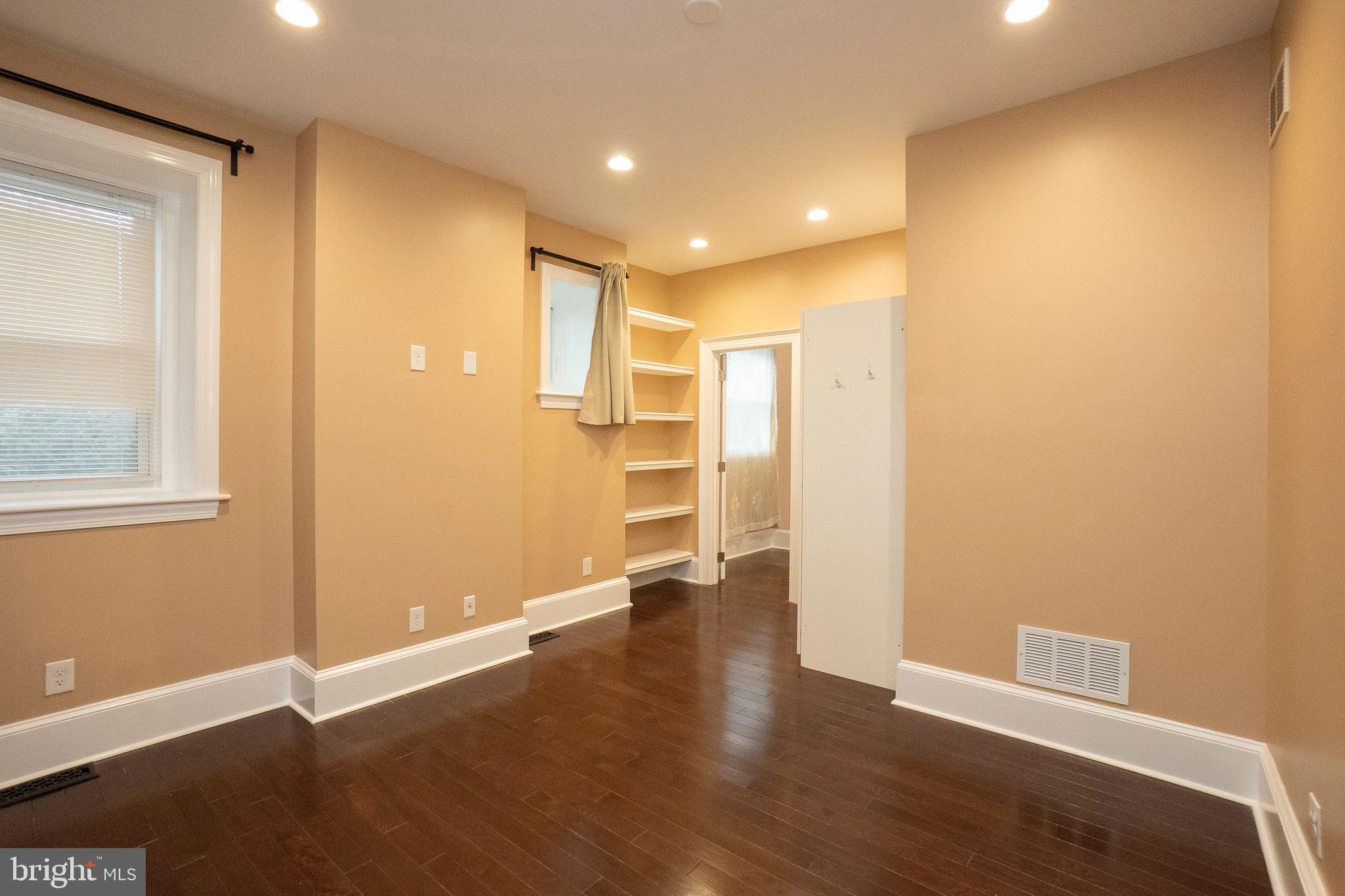 LANSDOWNE - Residential Income