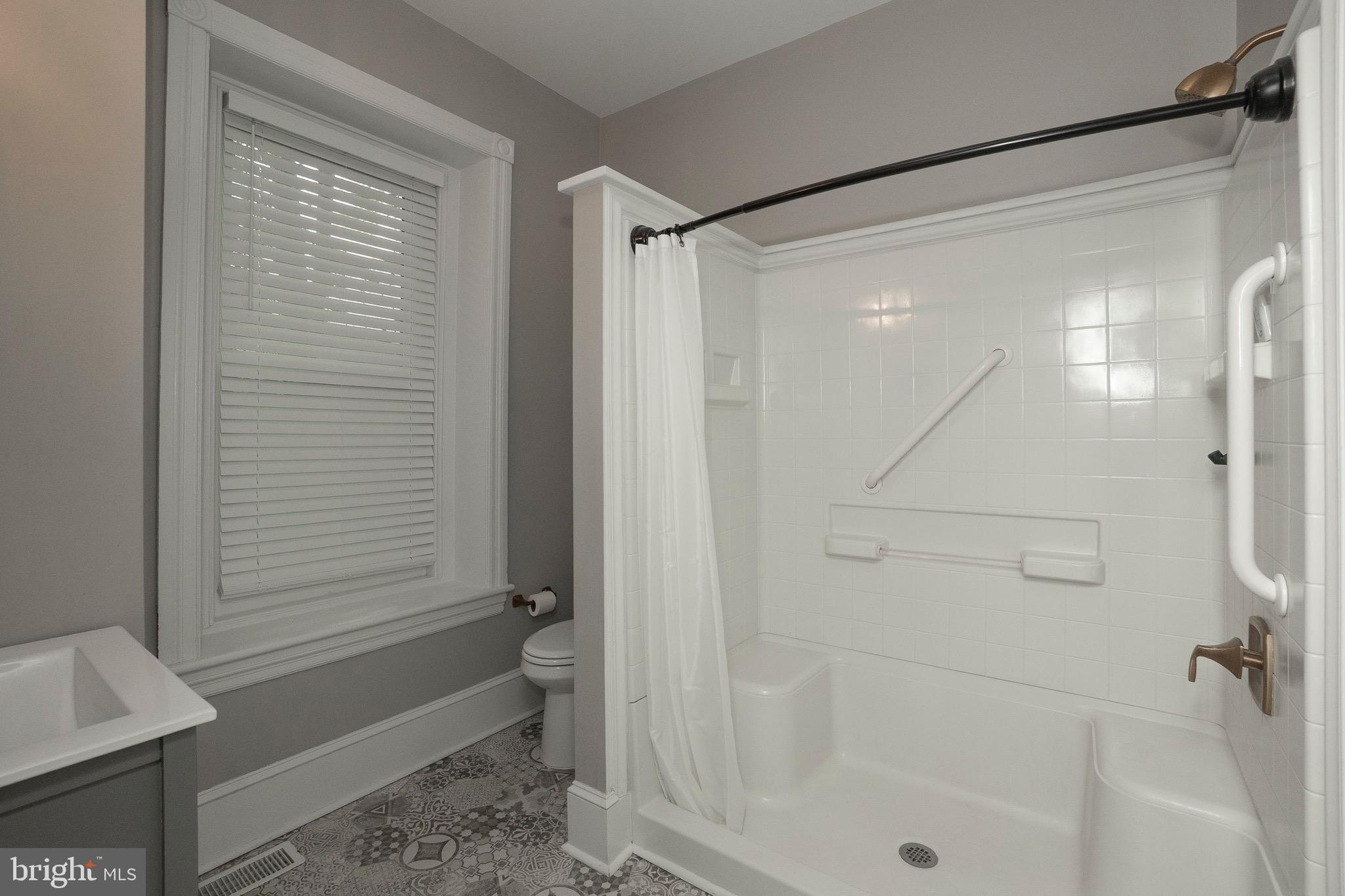 LANSDOWNE - Residential Income