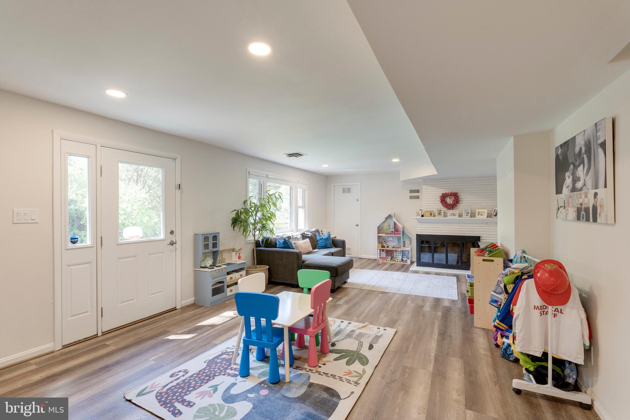 MAPLEWOOD MANOR - Residential