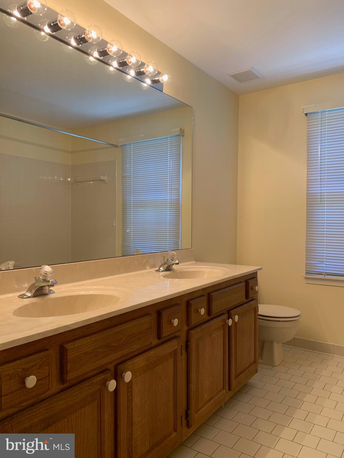 FOXLEIGH MEADOWS - Residential Lease