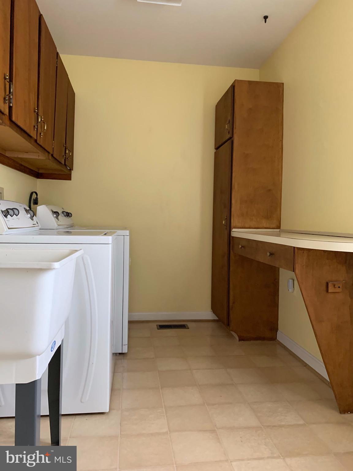 FOXLEIGH MEADOWS - Residential Lease