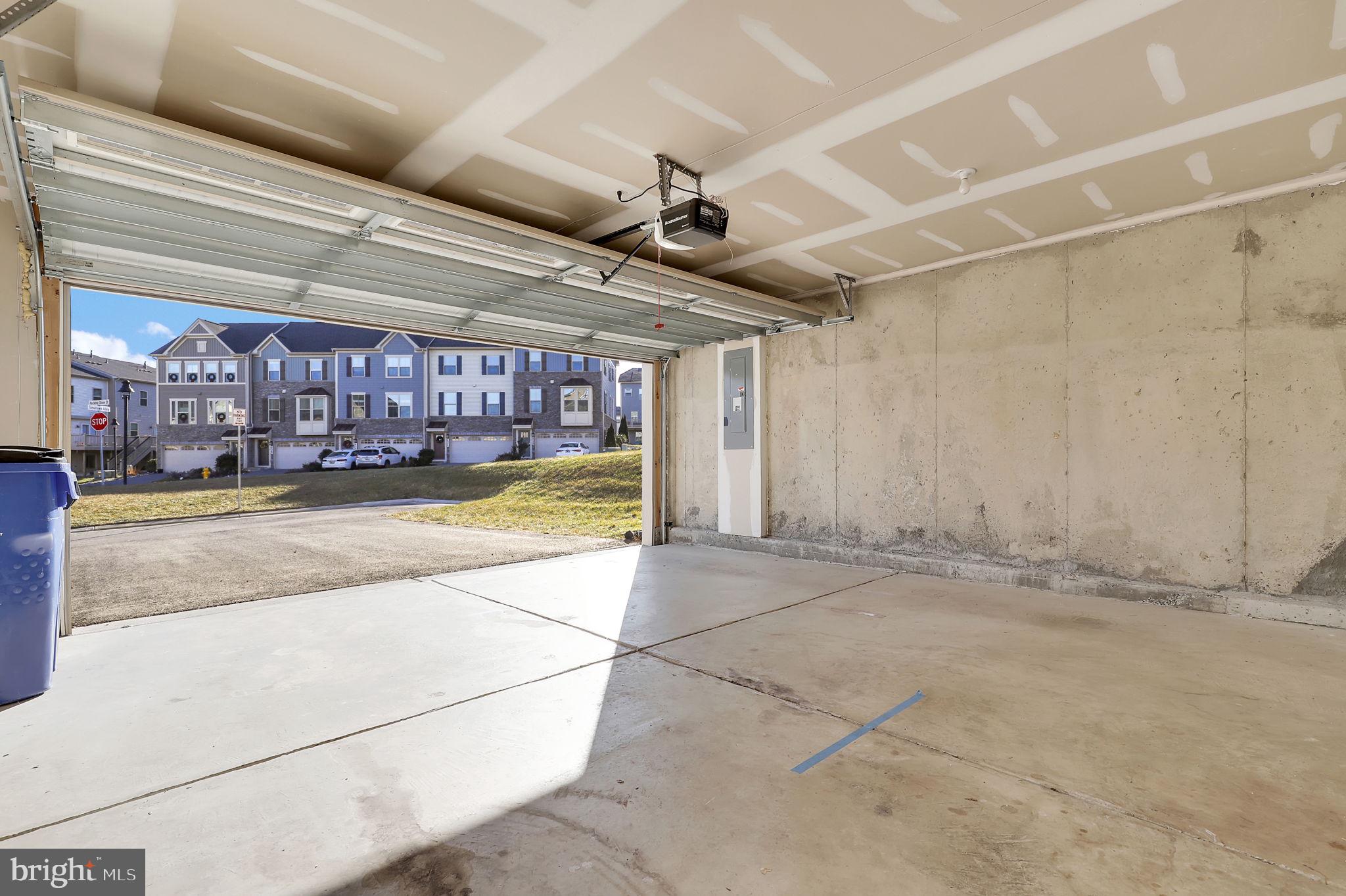 LAKE LINGANORE OAKDALE - Residential