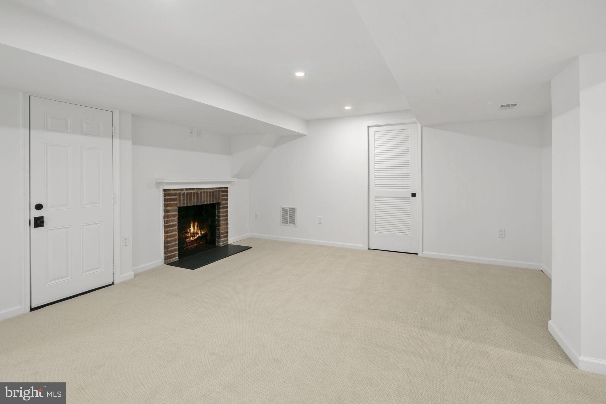 MONTICELLO PARK - Residential